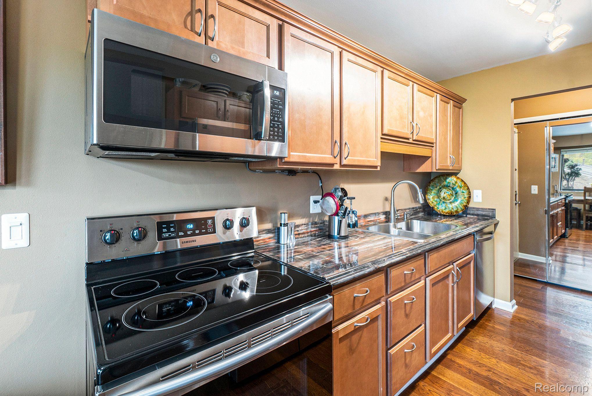 3825 LONE PINE Road 301