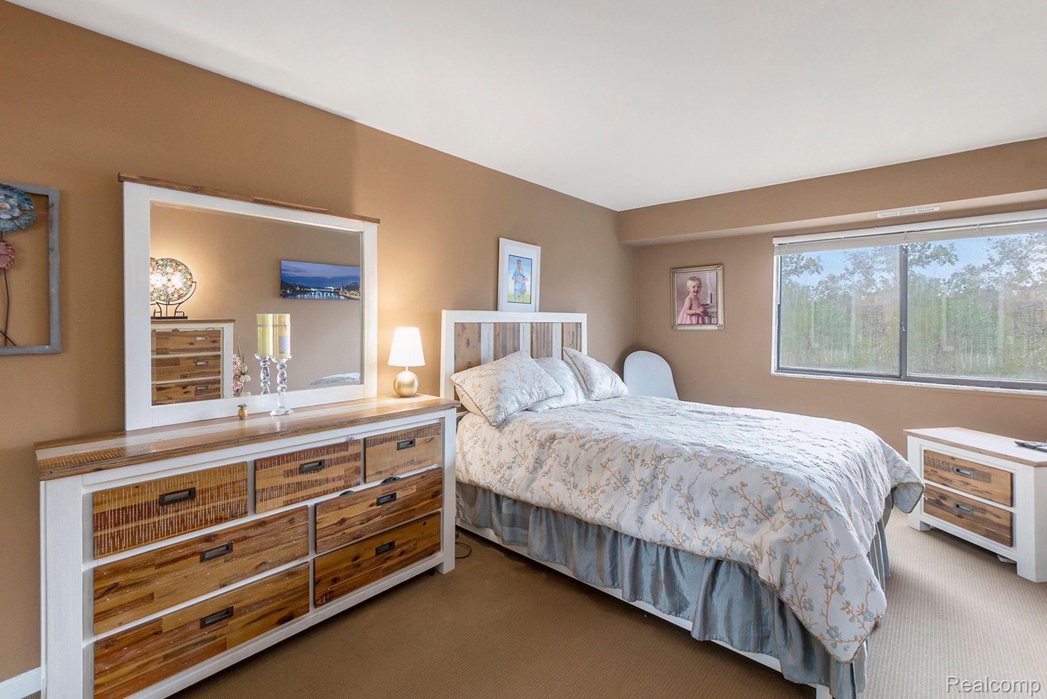 3825 LONE PINE Road 301
