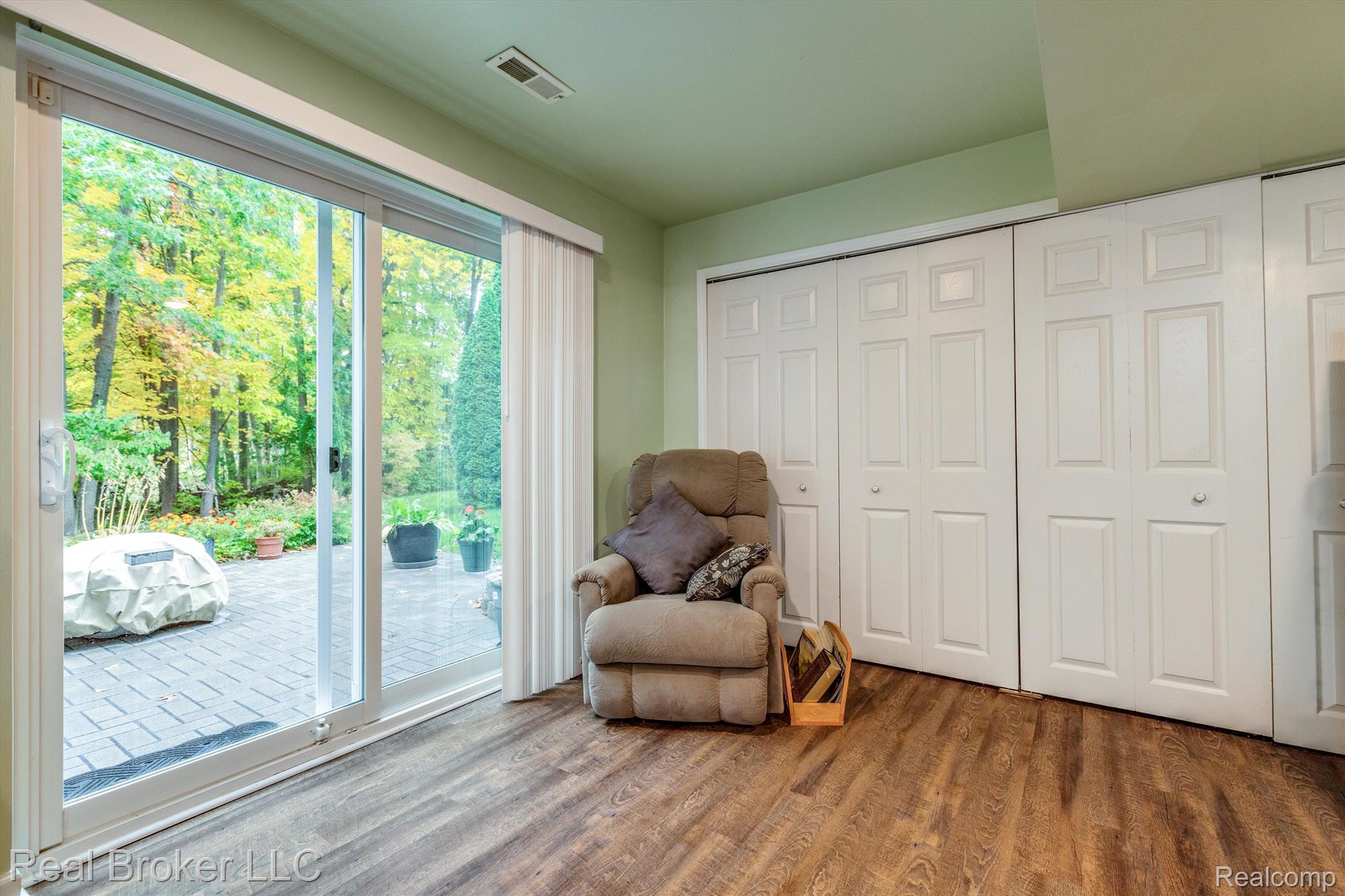 5637 LOCKWOOD Drive