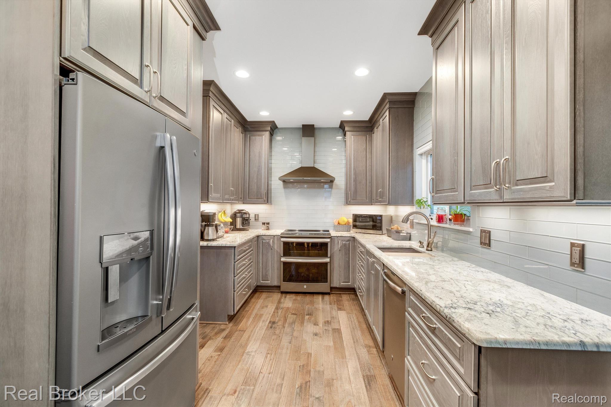 5637 LOCKWOOD Drive