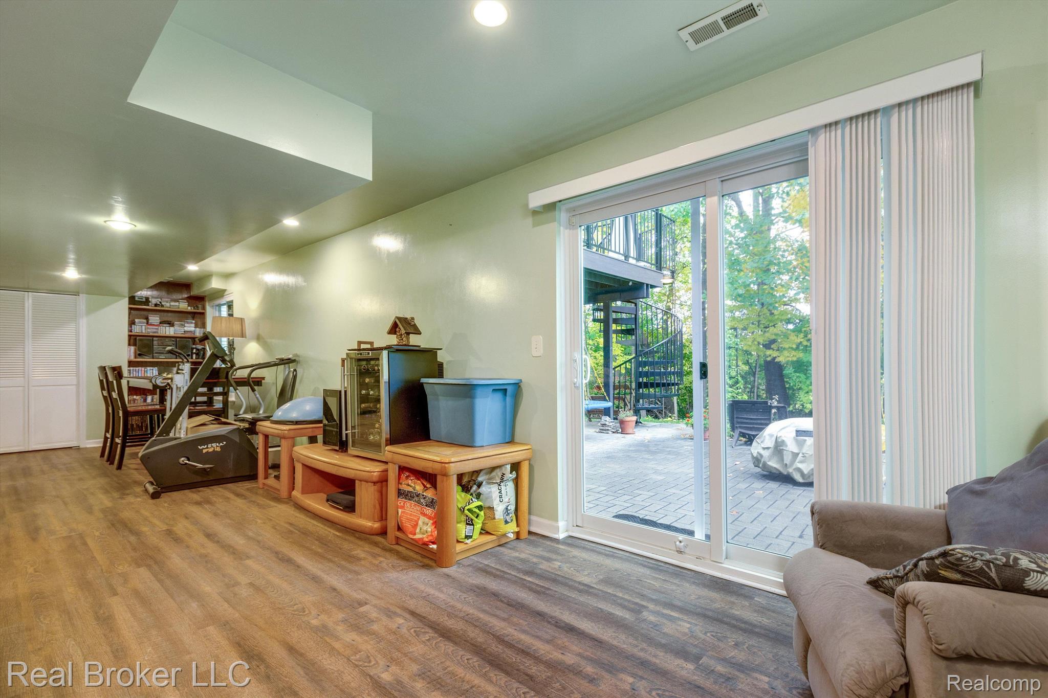 5637 LOCKWOOD Drive