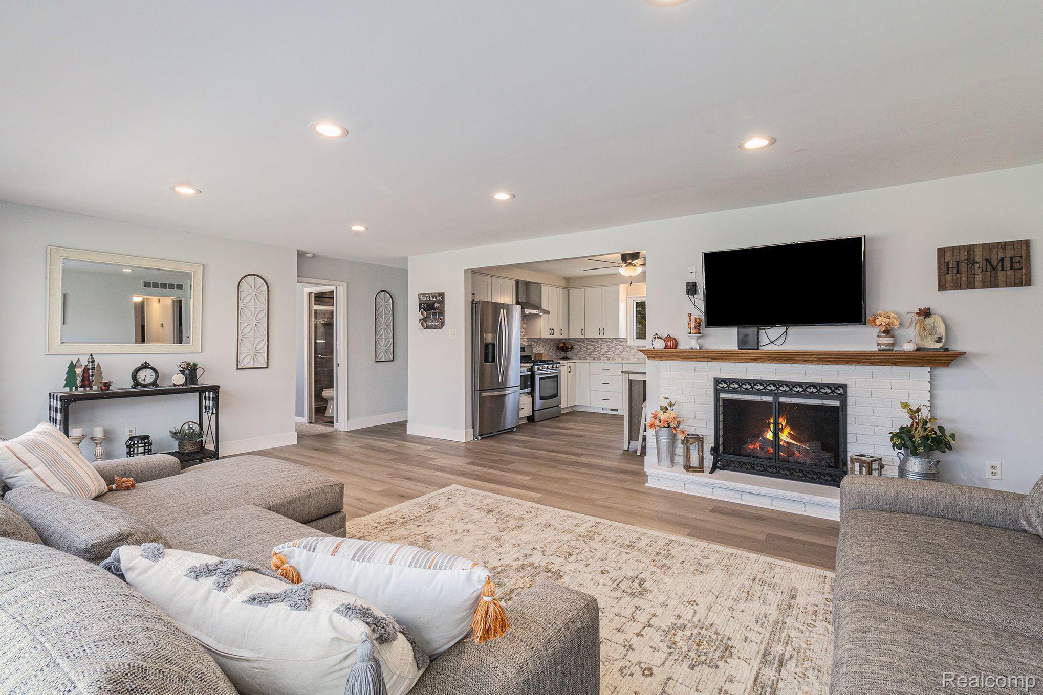 6188 BOROWY Drive
