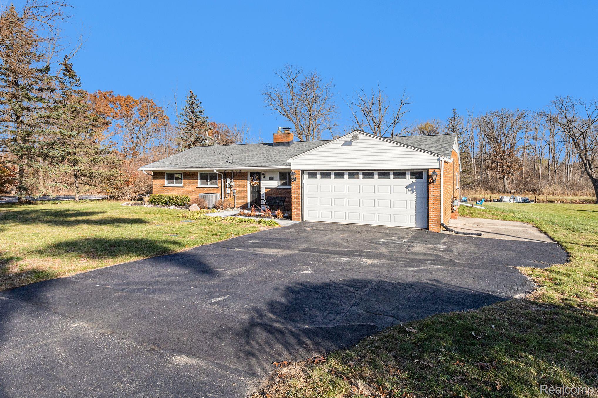 6188 BOROWY Drive
