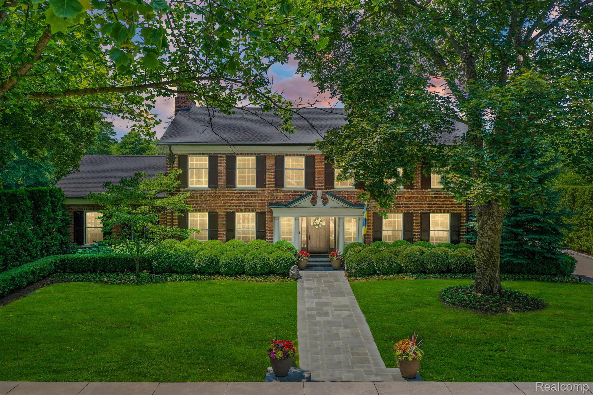 545 SUFFIELD Avenue