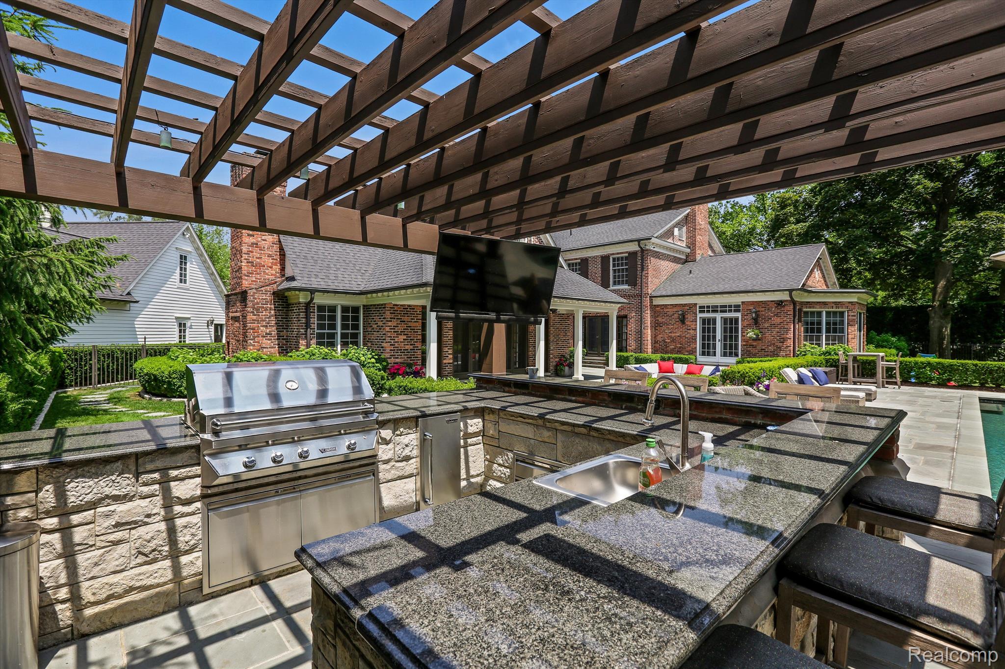 545 SUFFIELD Avenue