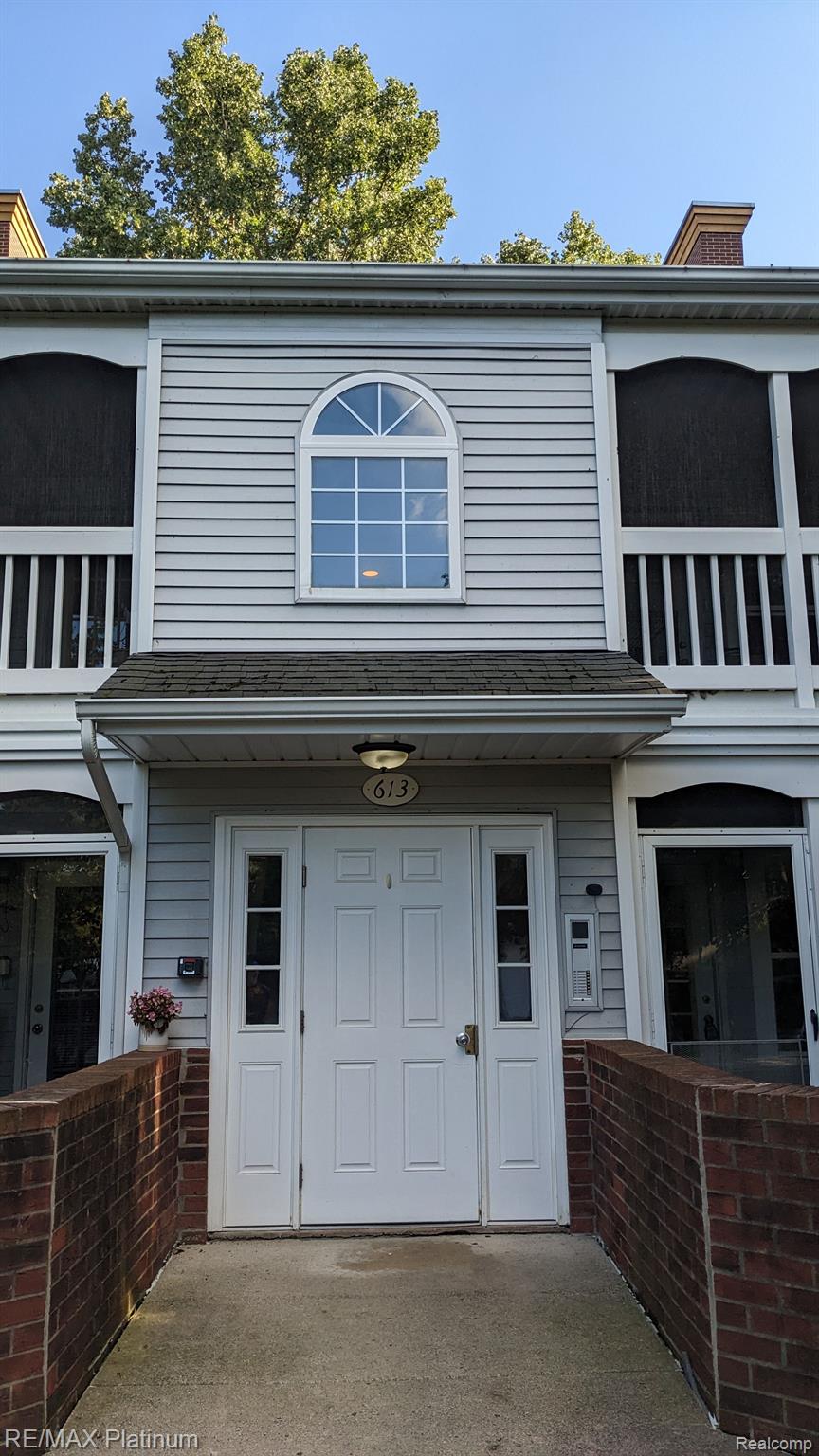 613 Curzon Court 102