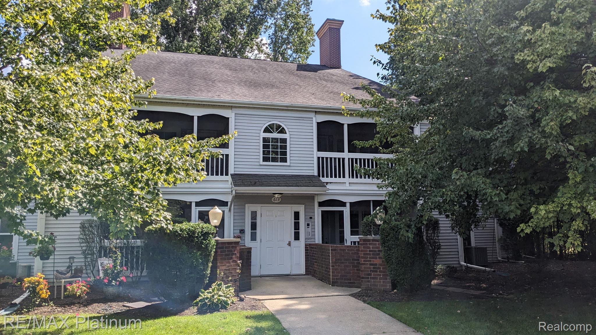 613 Curzon Court 102