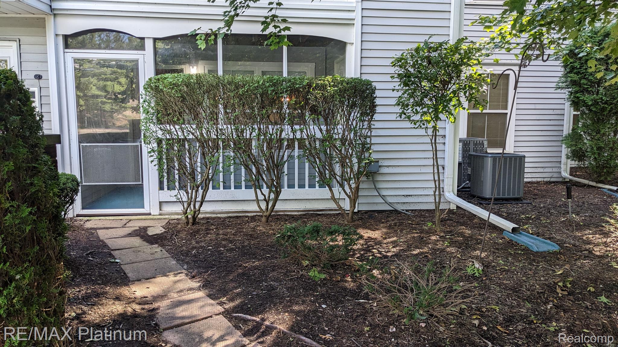 613 Curzon Court 102