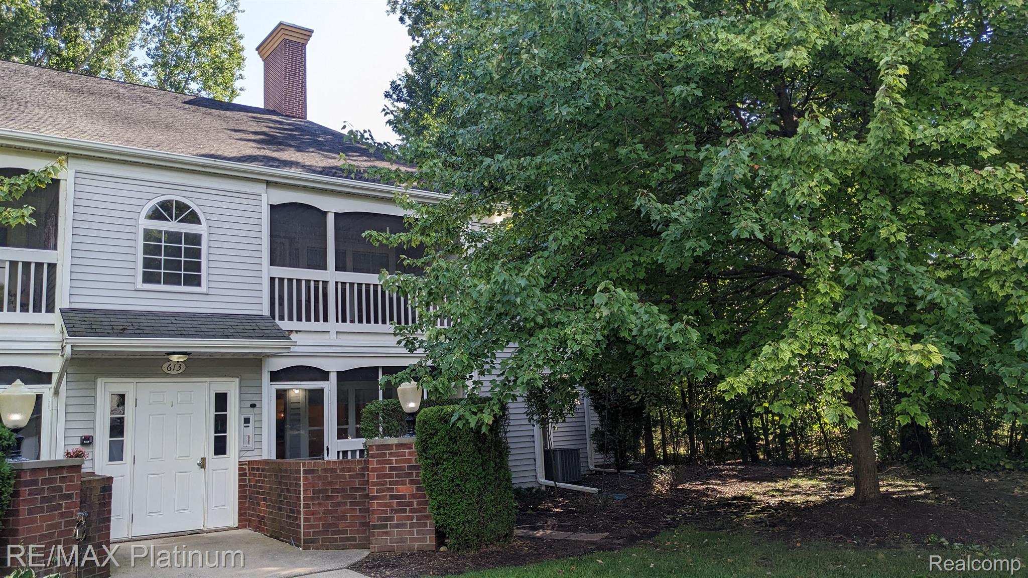 613 Curzon Court 102