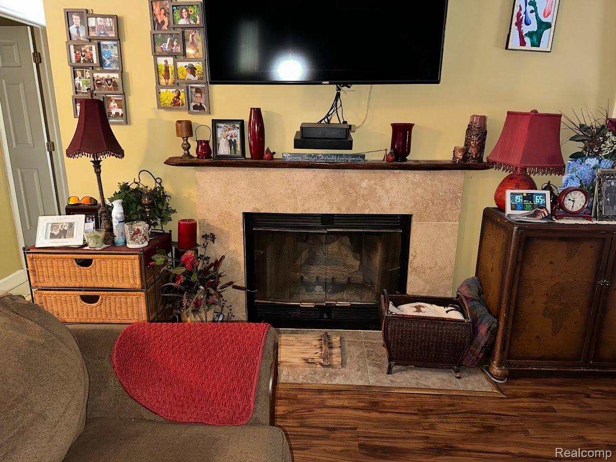 6090 HARDY Lane