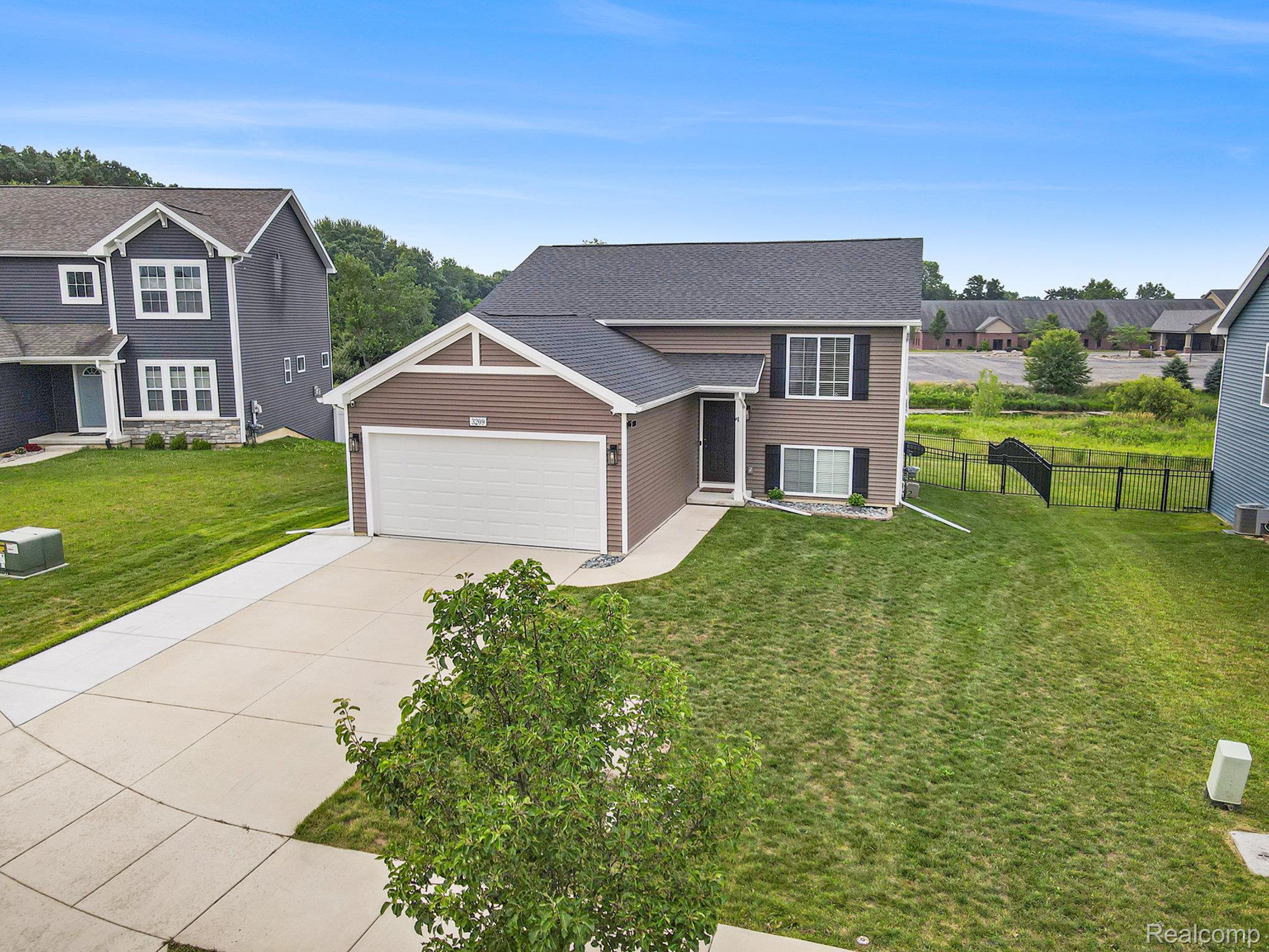 3209 Hill Hollow Lane