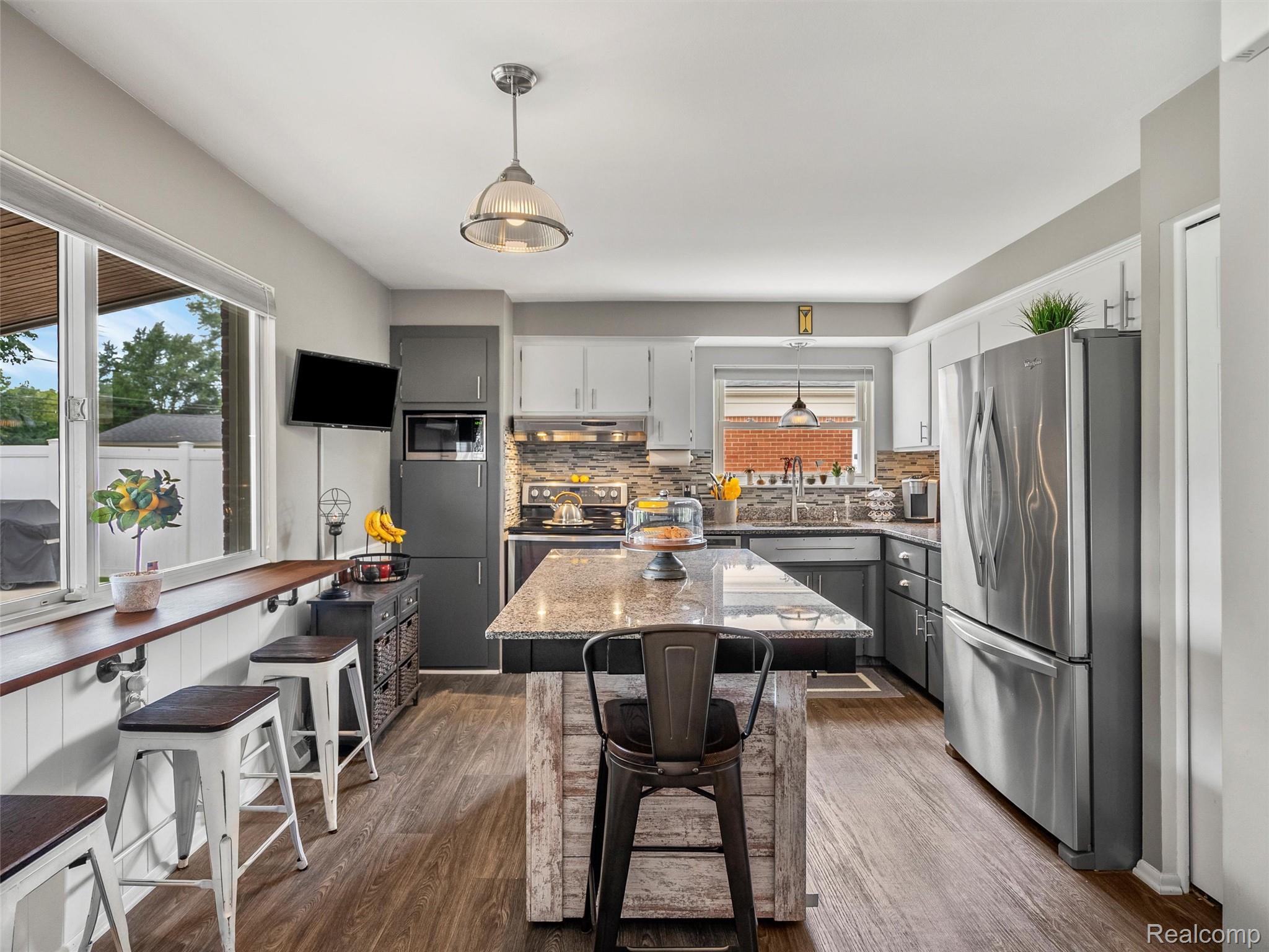 7721 Carrousel Boulevard