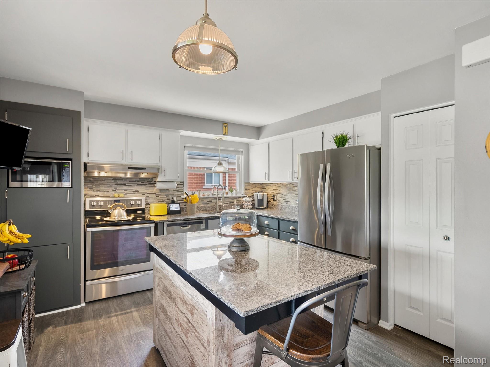 7721 Carrousel Boulevard