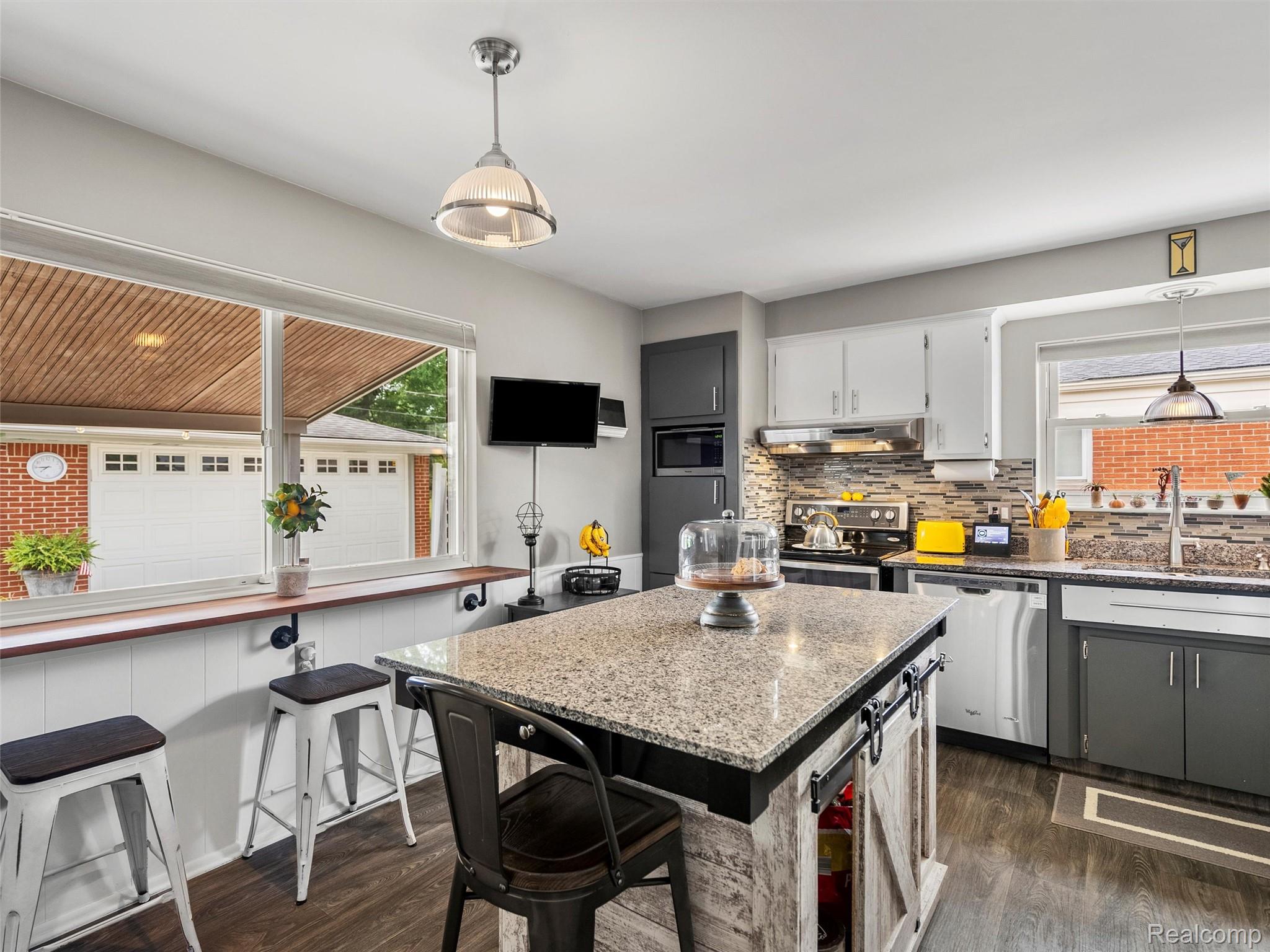 7721 Carrousel Boulevard