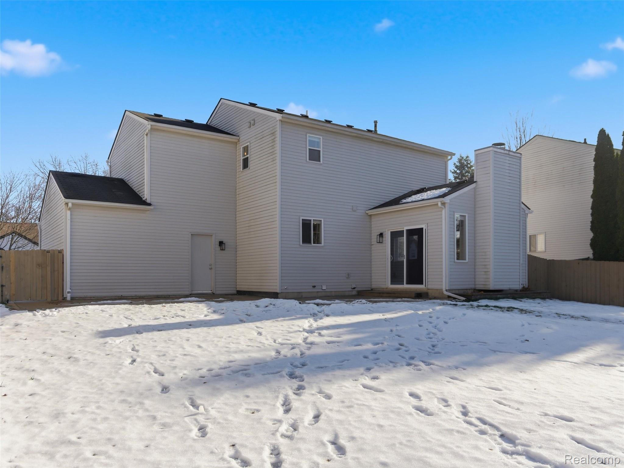 2746 Riverside Drive