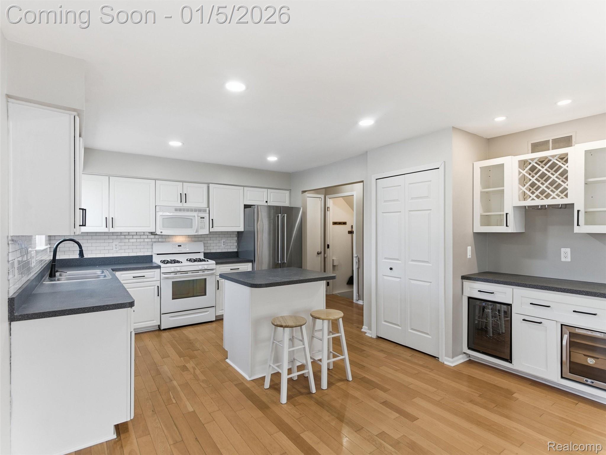 2746 Riverside Drive