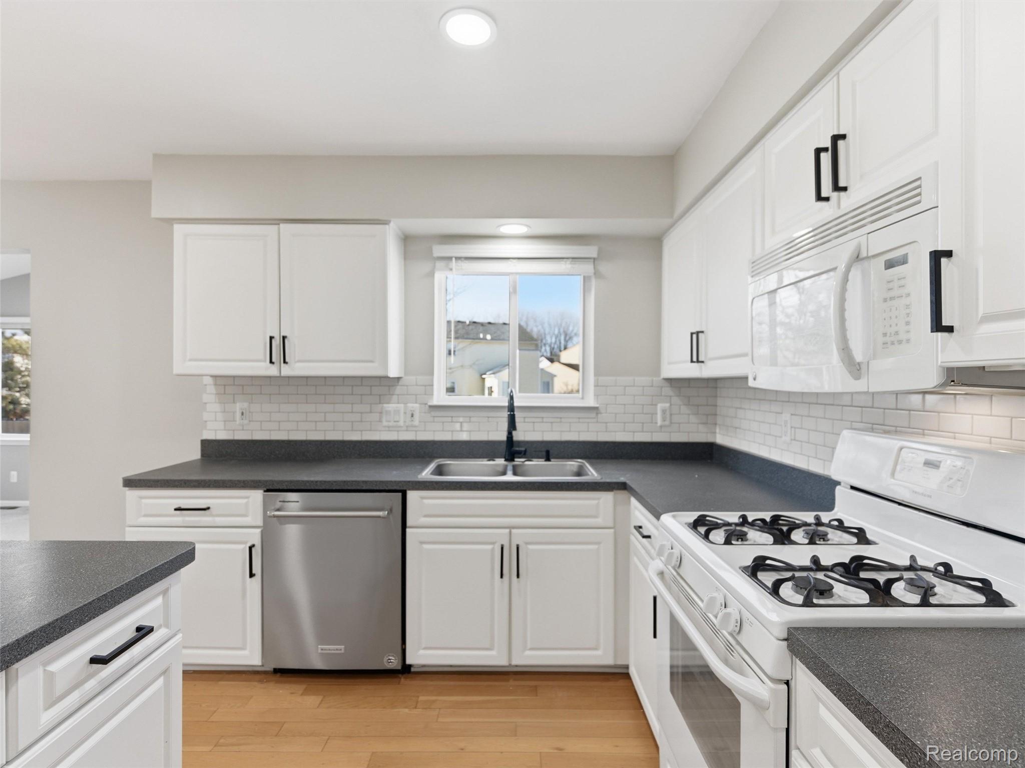 2746 Riverside Drive