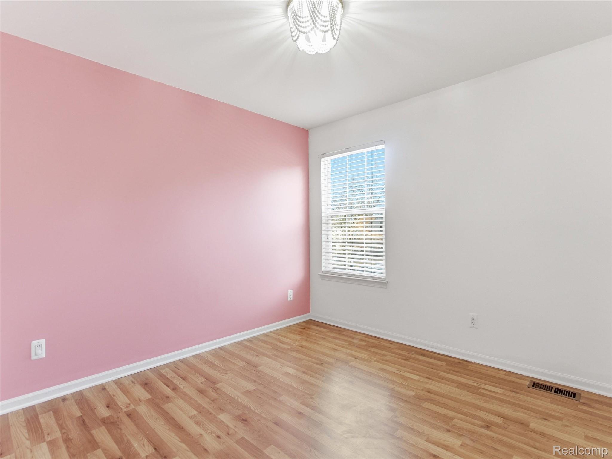 2746 Riverside Drive