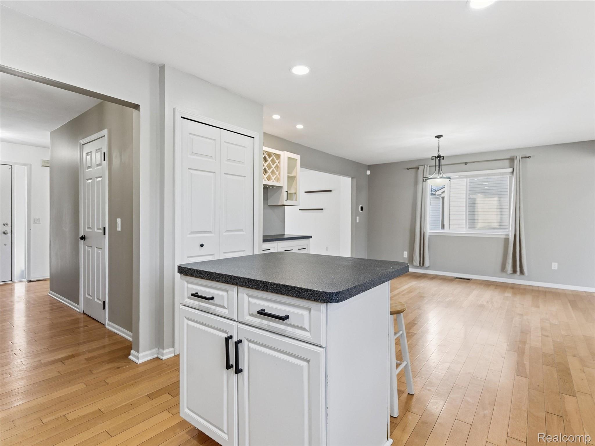 2746 Riverside Drive