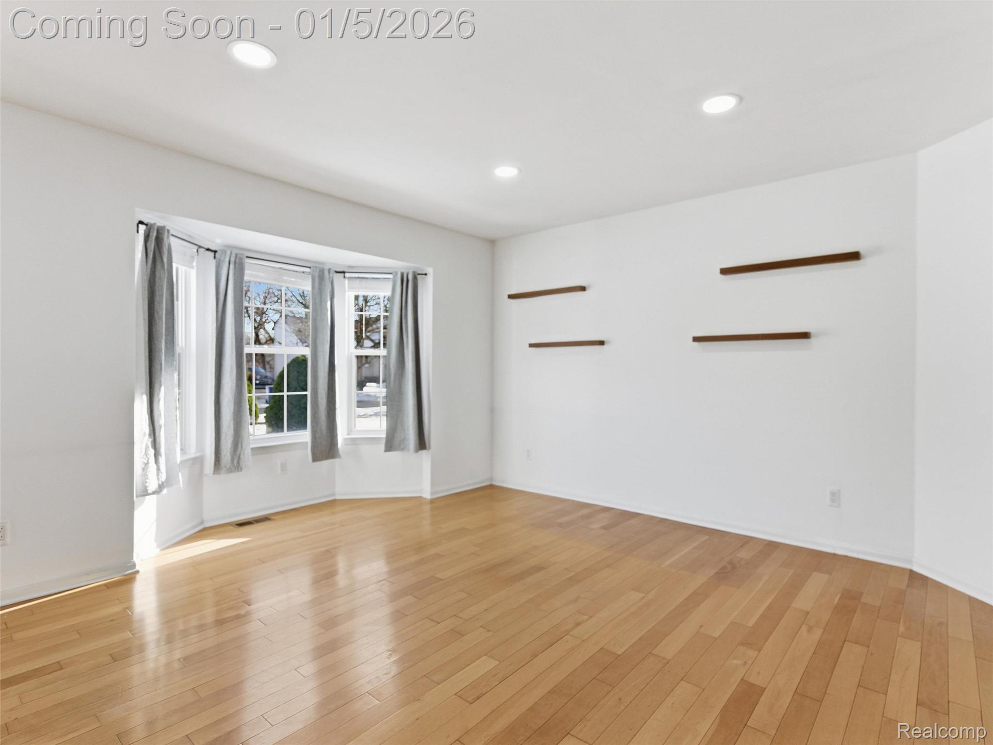 2746 Riverside Drive