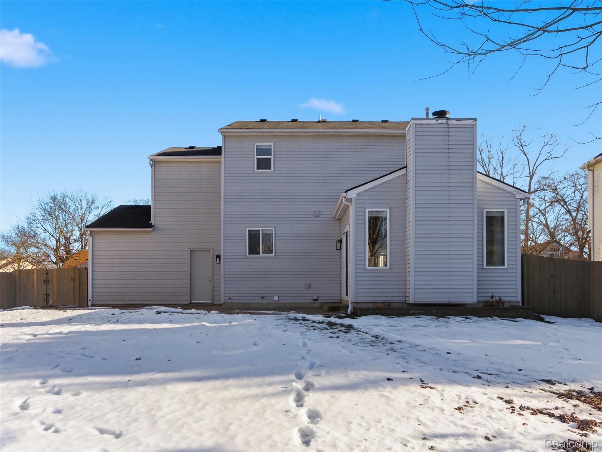 2746 Riverside Drive