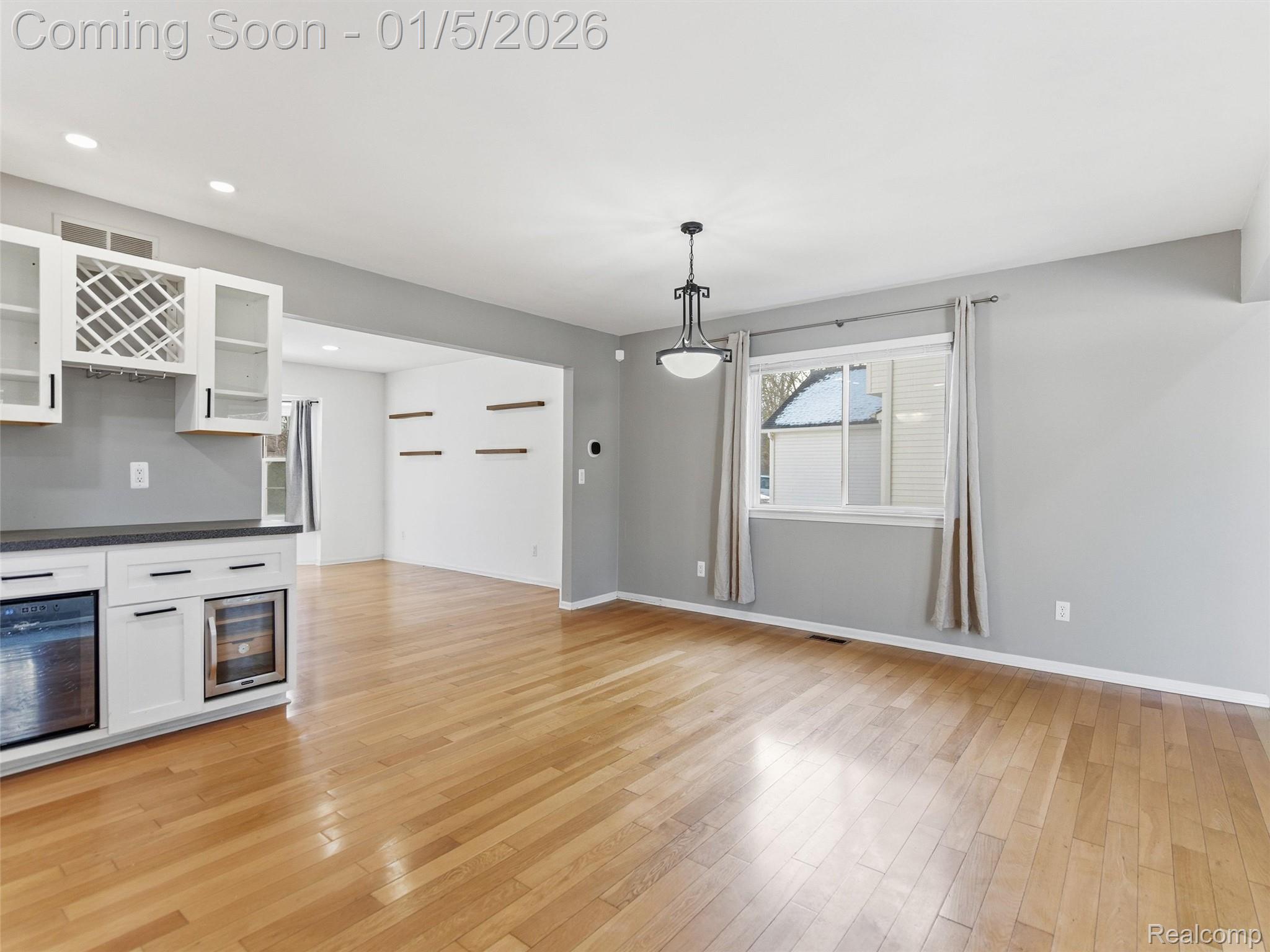 2746 Riverside Drive