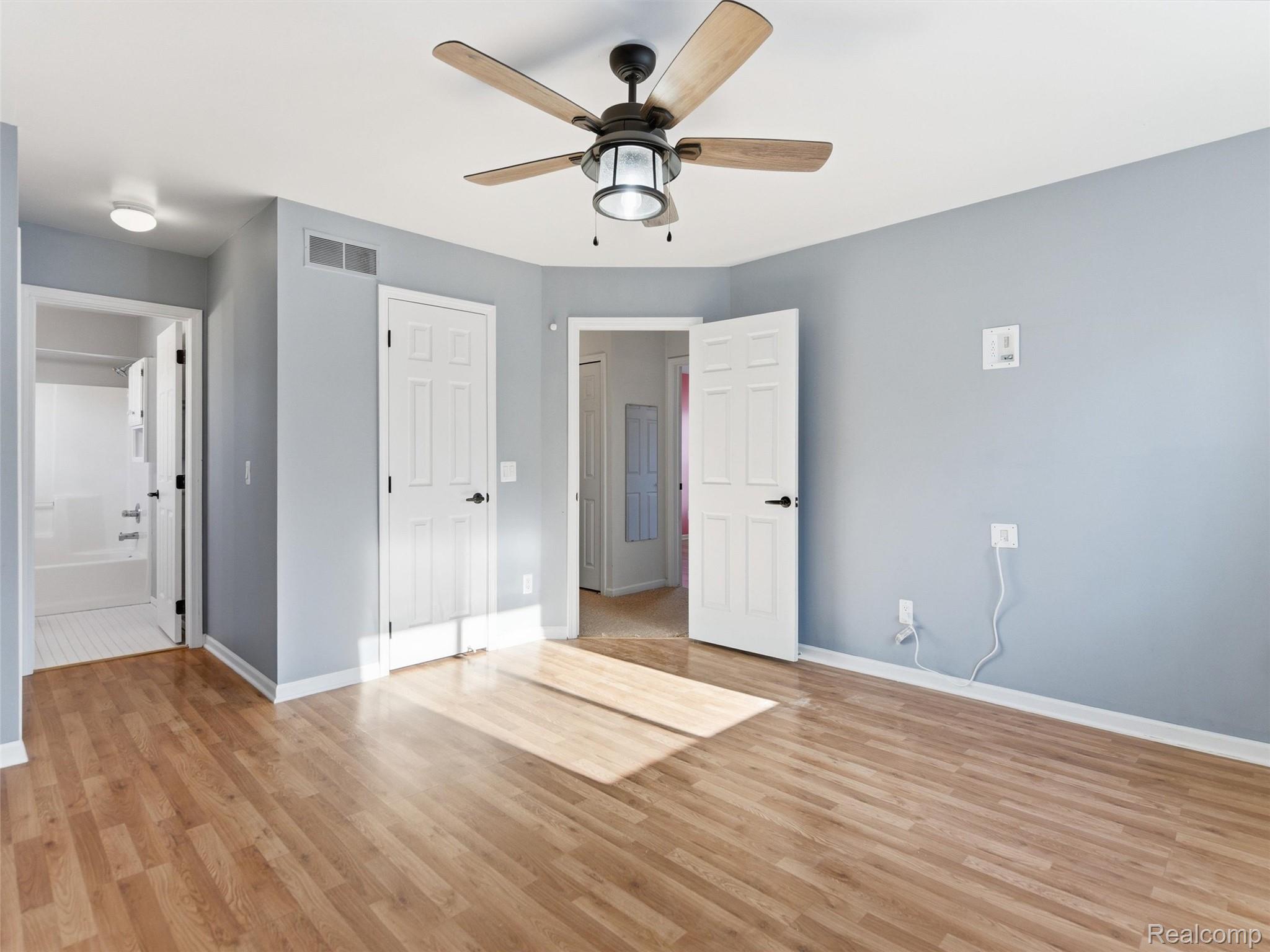 2746 Riverside Drive