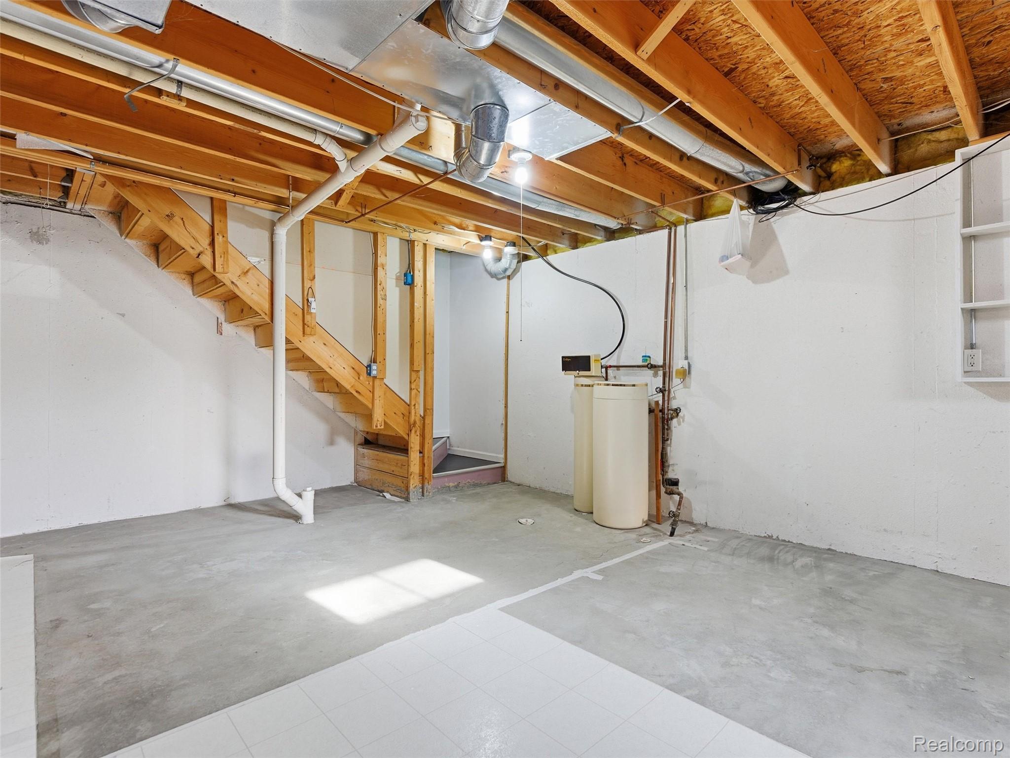 2746 Riverside Drive