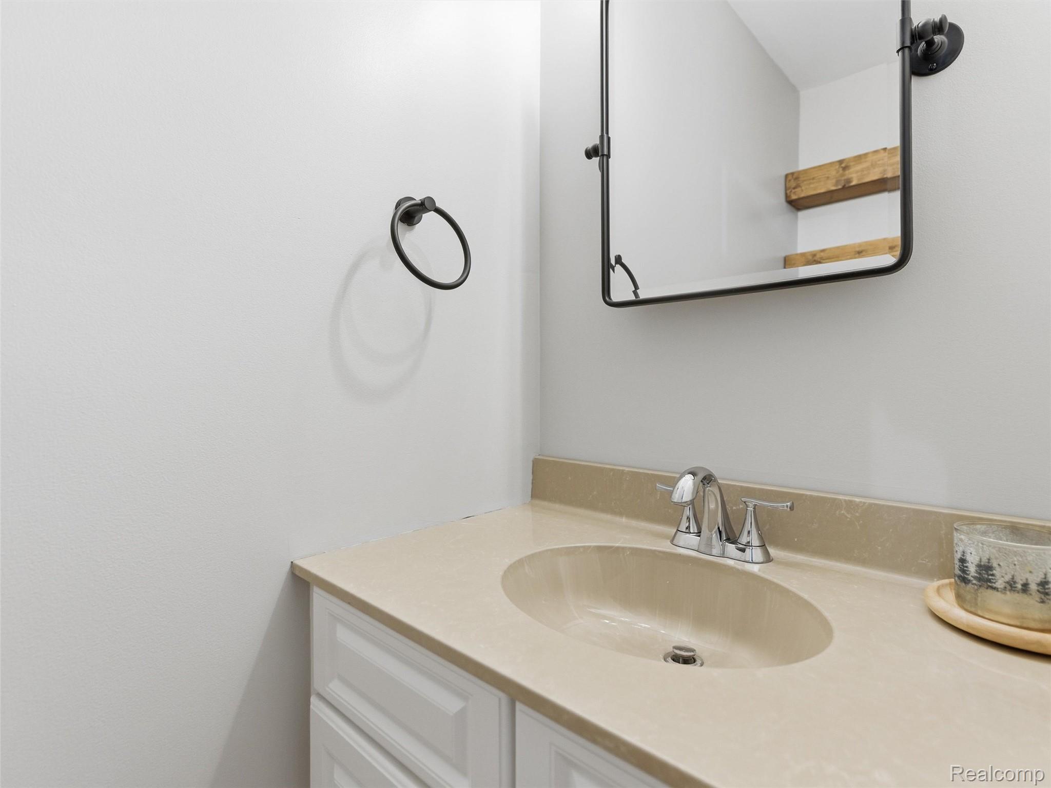 2746 Riverside Drive