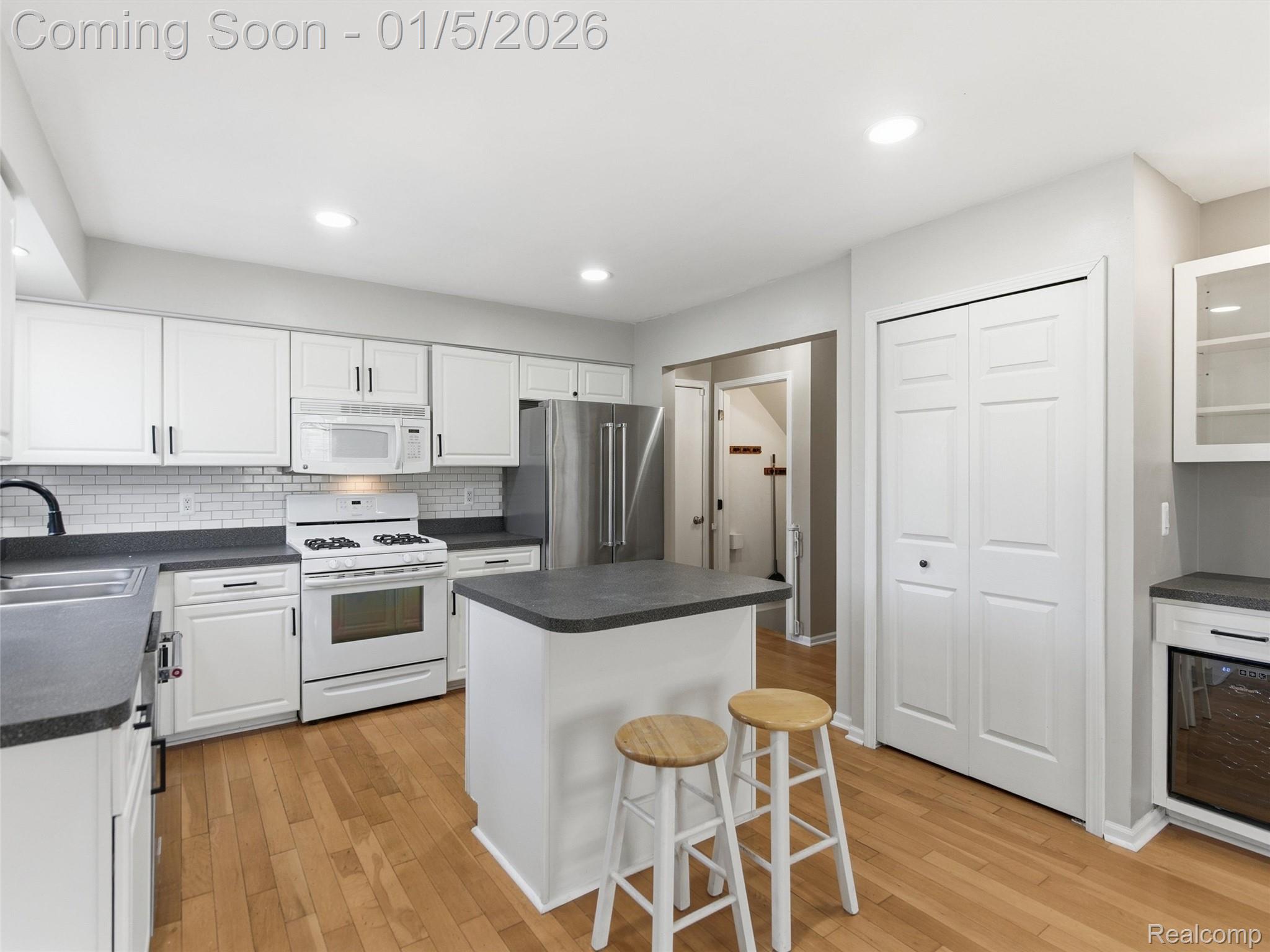 2746 Riverside Drive