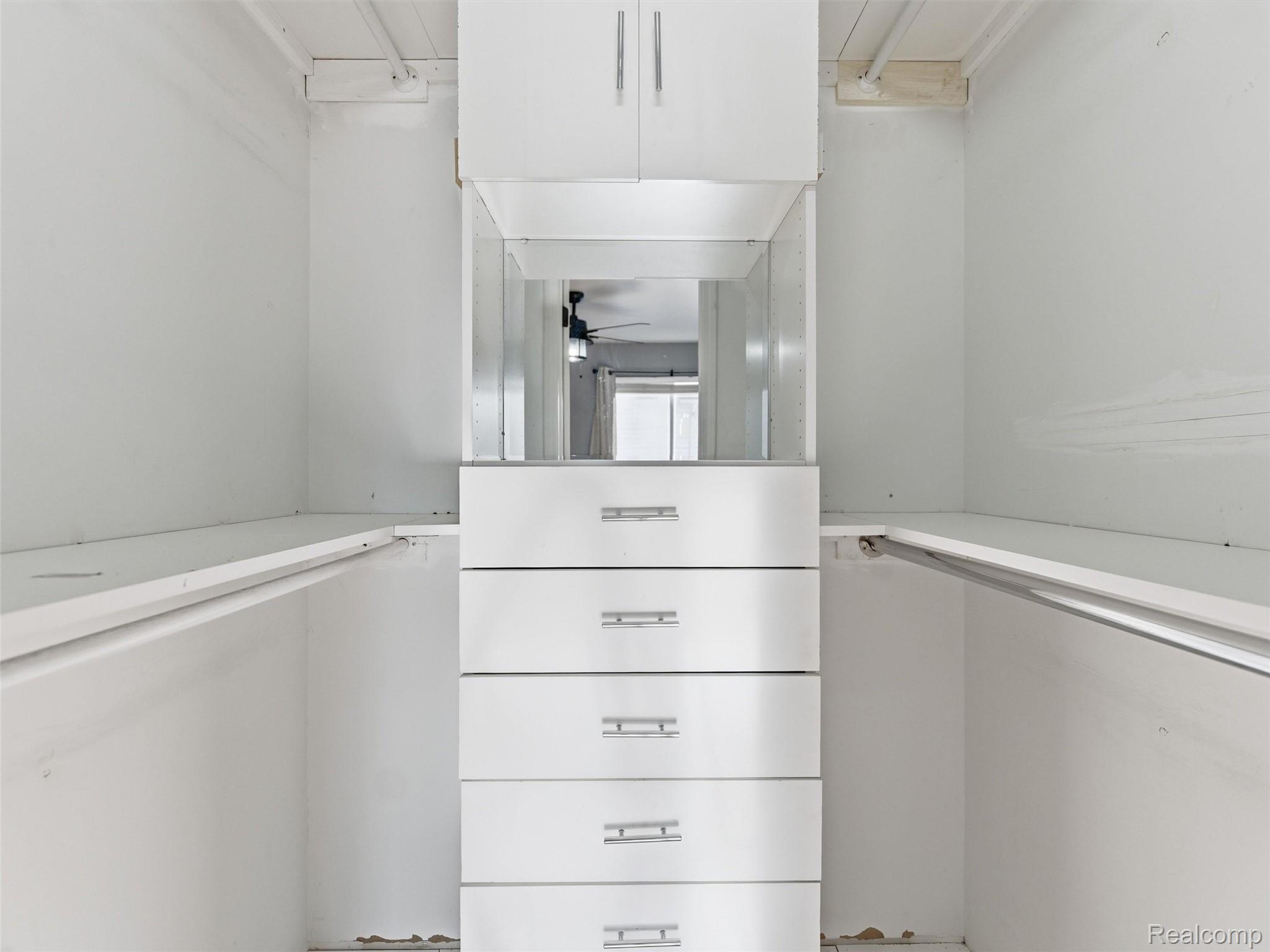 2746 Riverside Drive