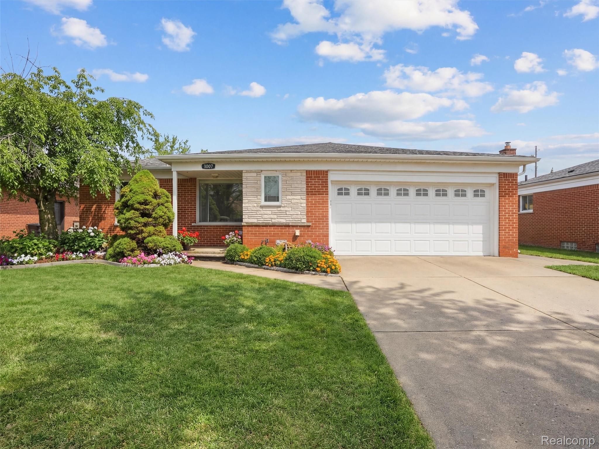 7697 Carrousel Boulevard