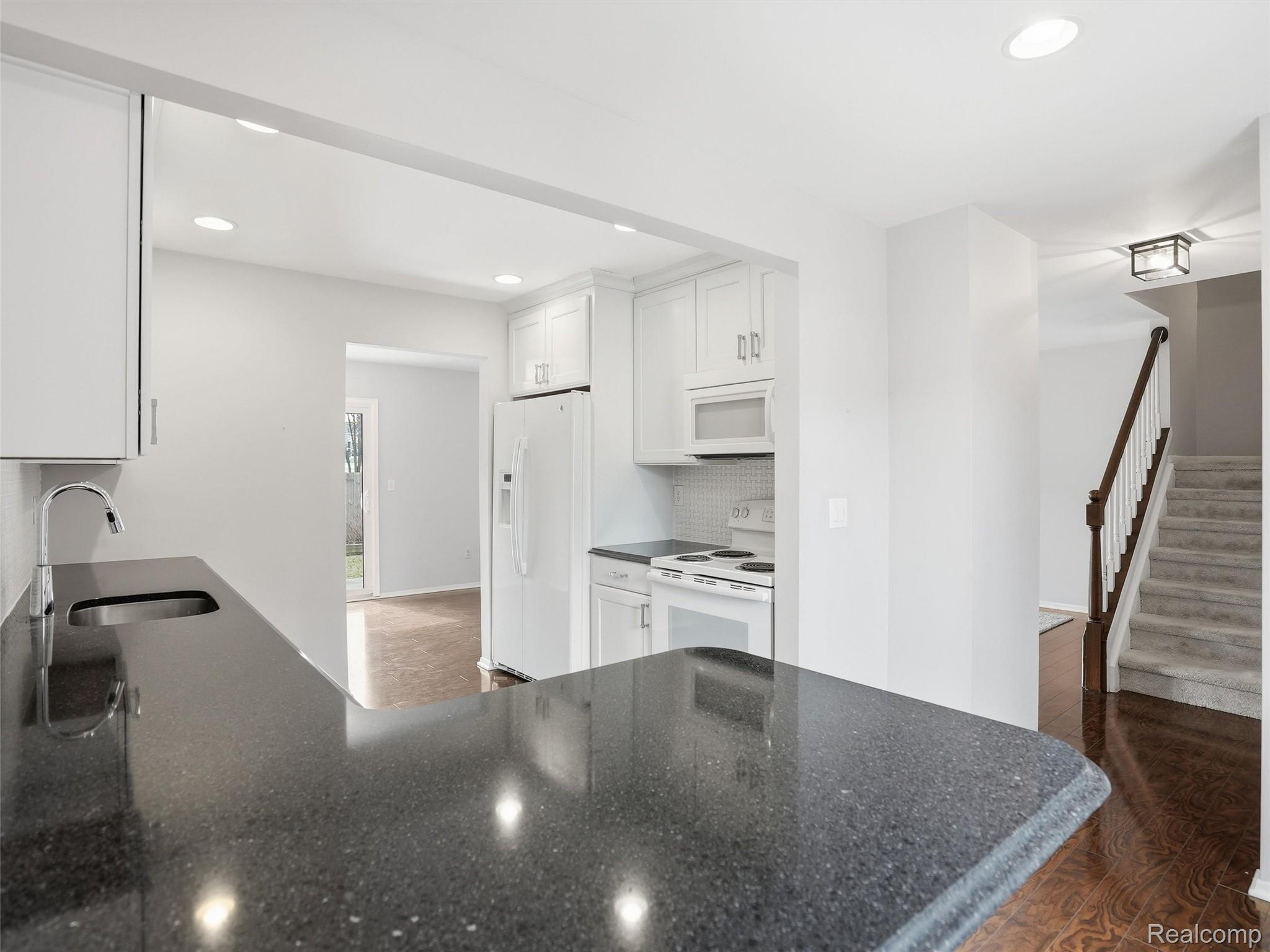 115 Manor Way