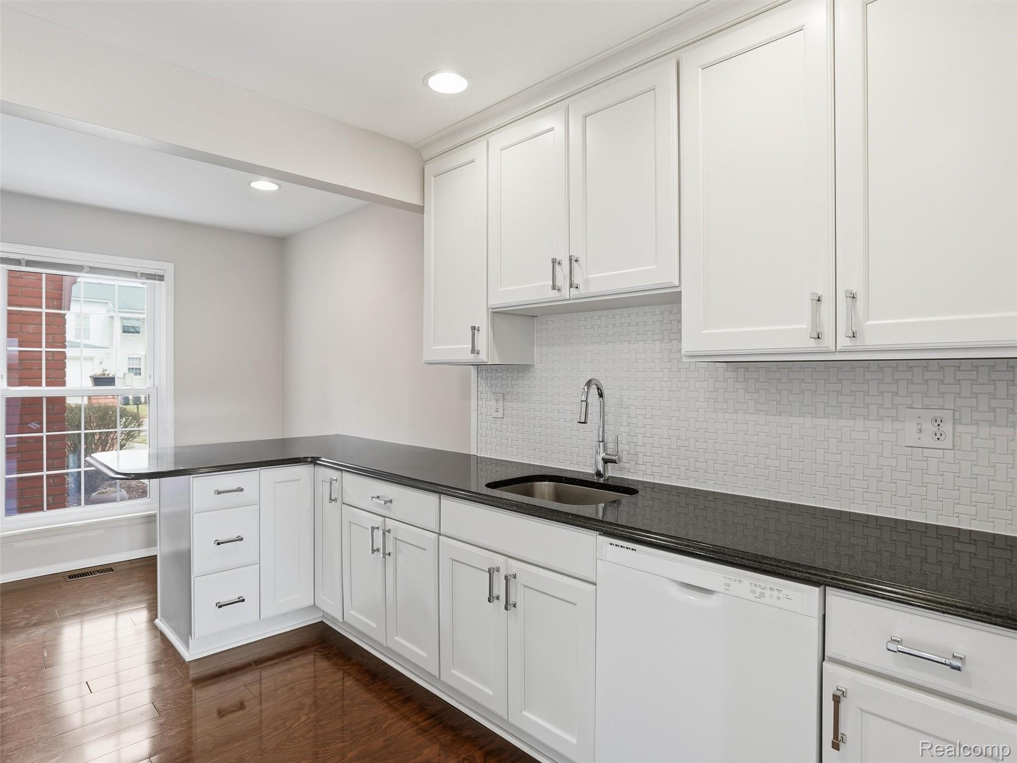 115 Manor Way