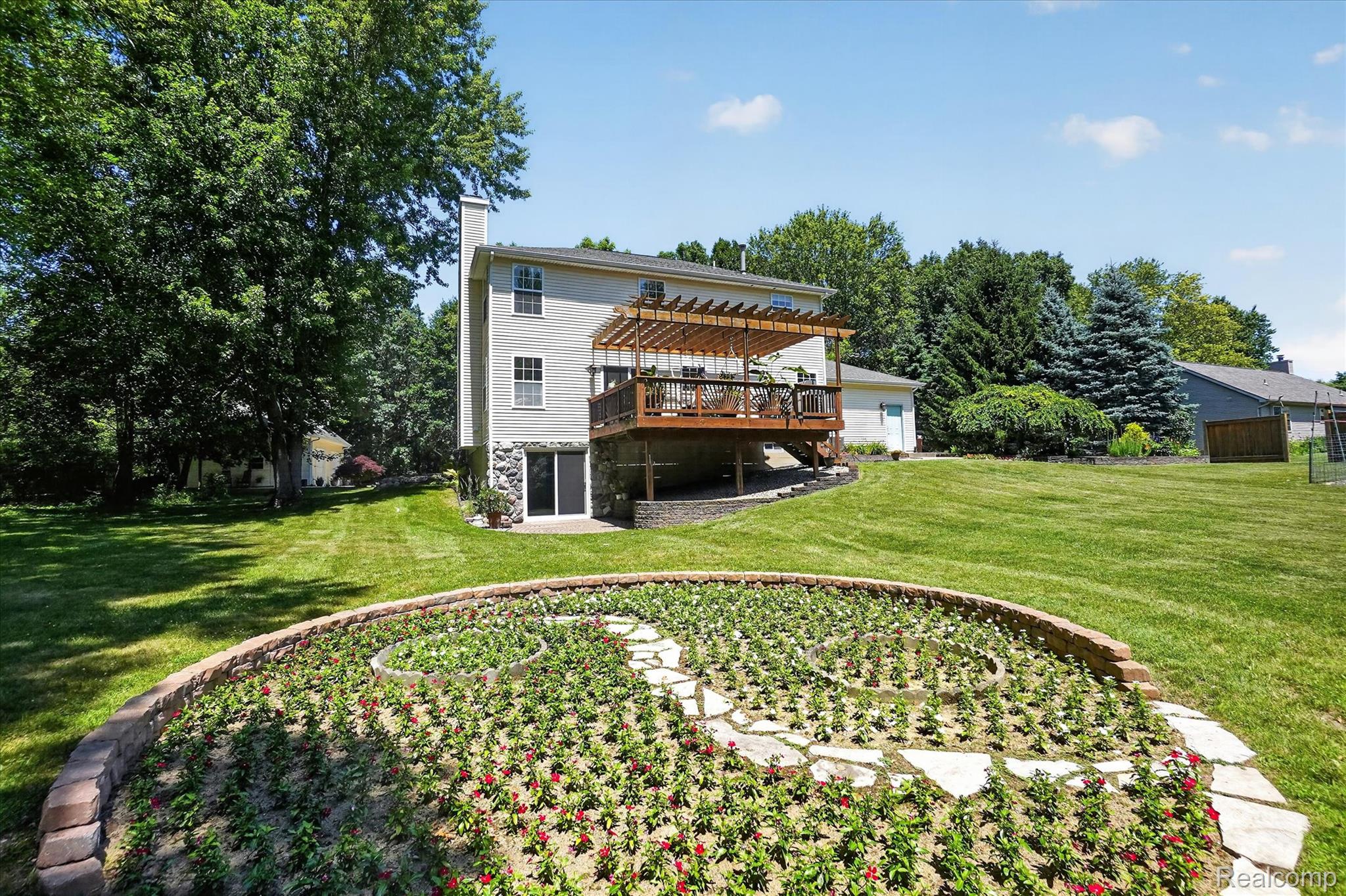 7071 W Grand River Road