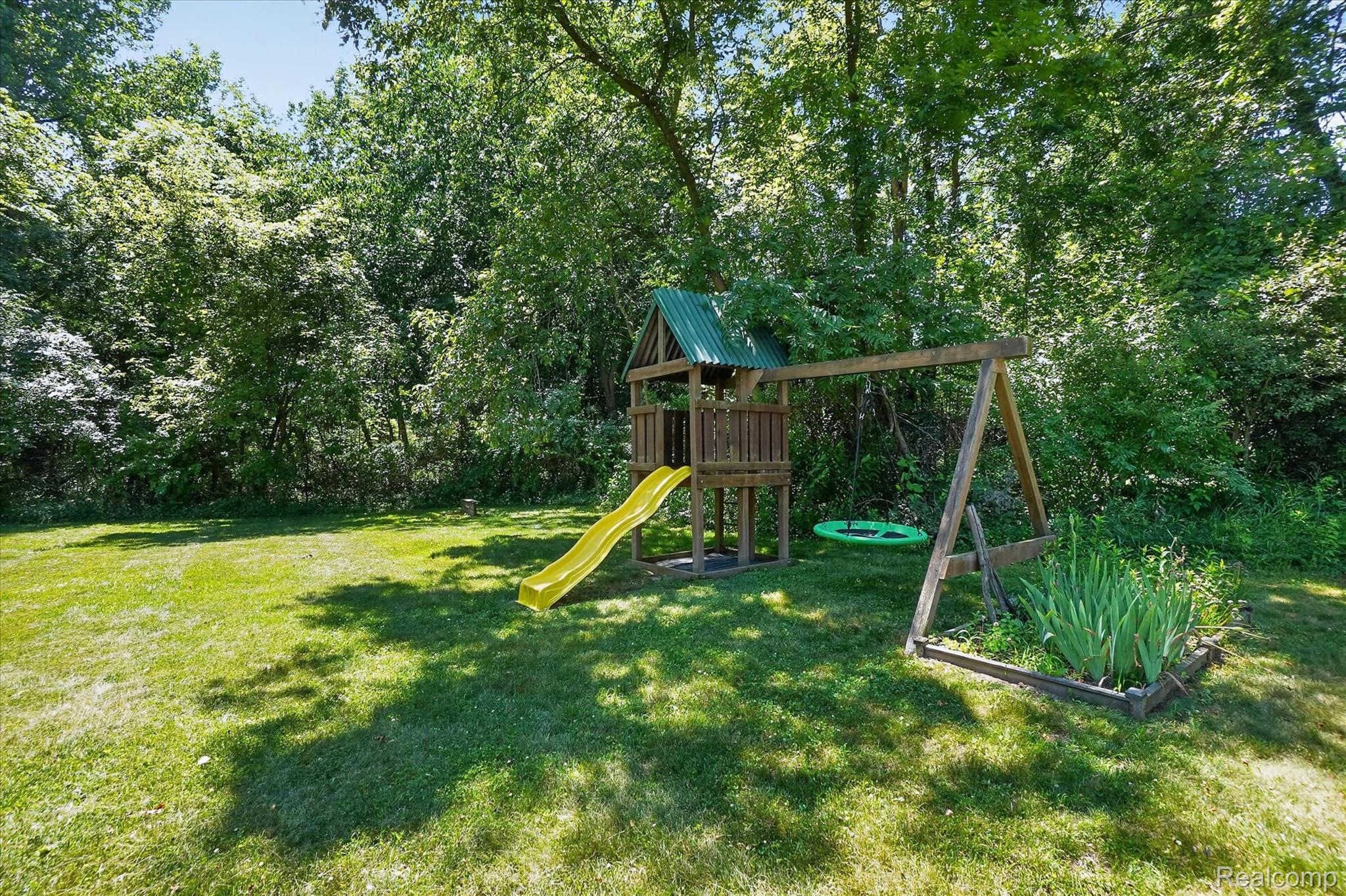 7071 W Grand River Road