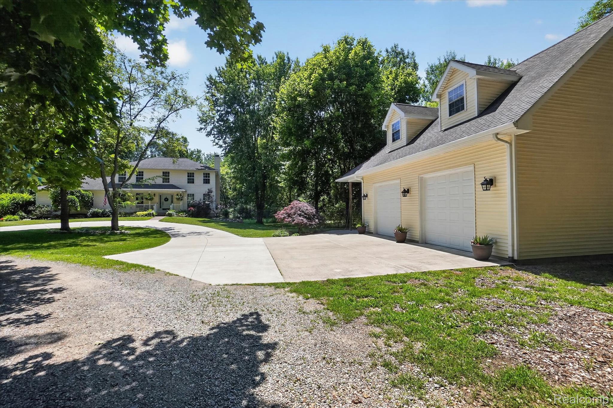 7071 W Grand River Road