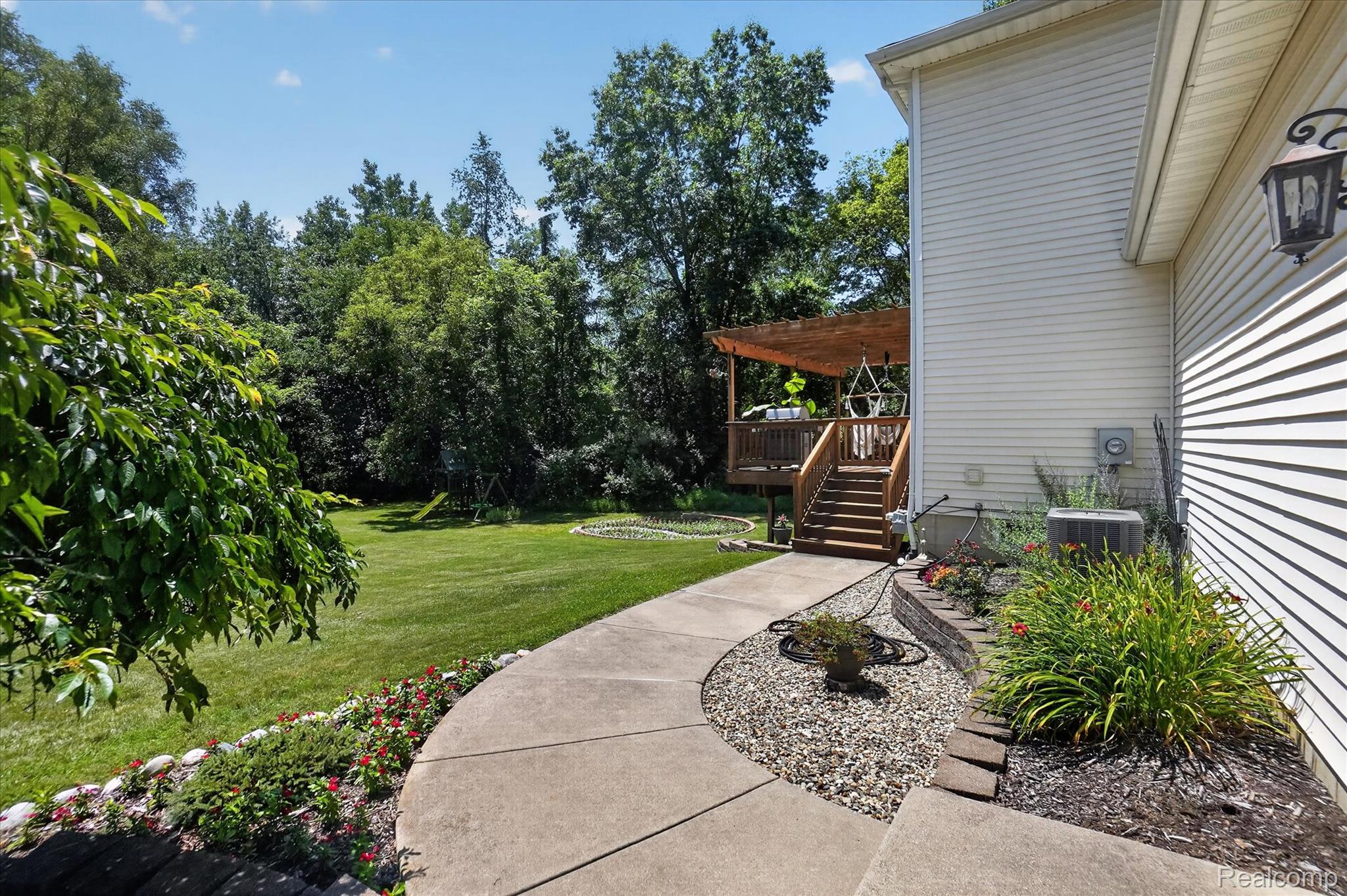 7071 W Grand River Road