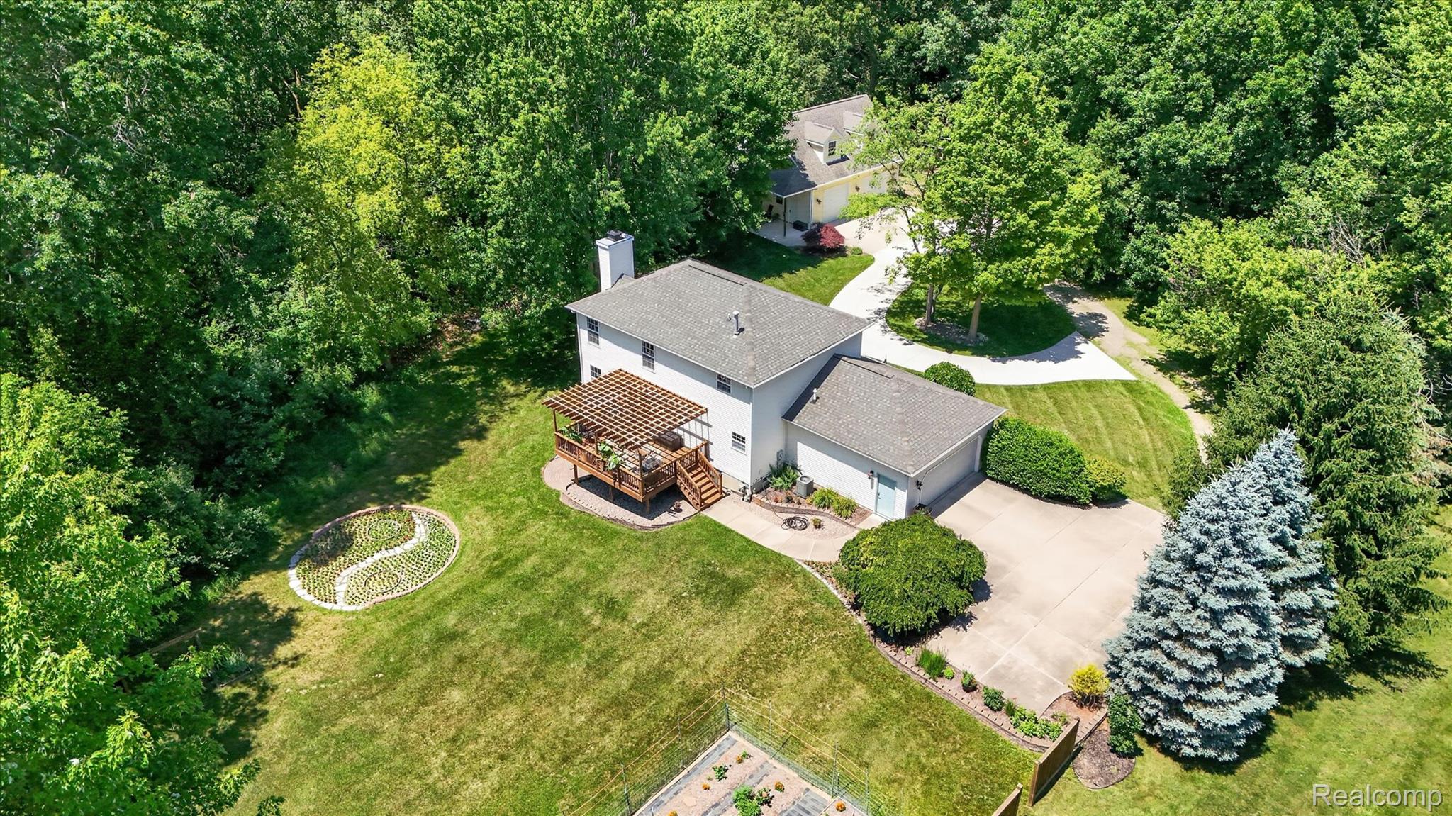 7071 W Grand River Road