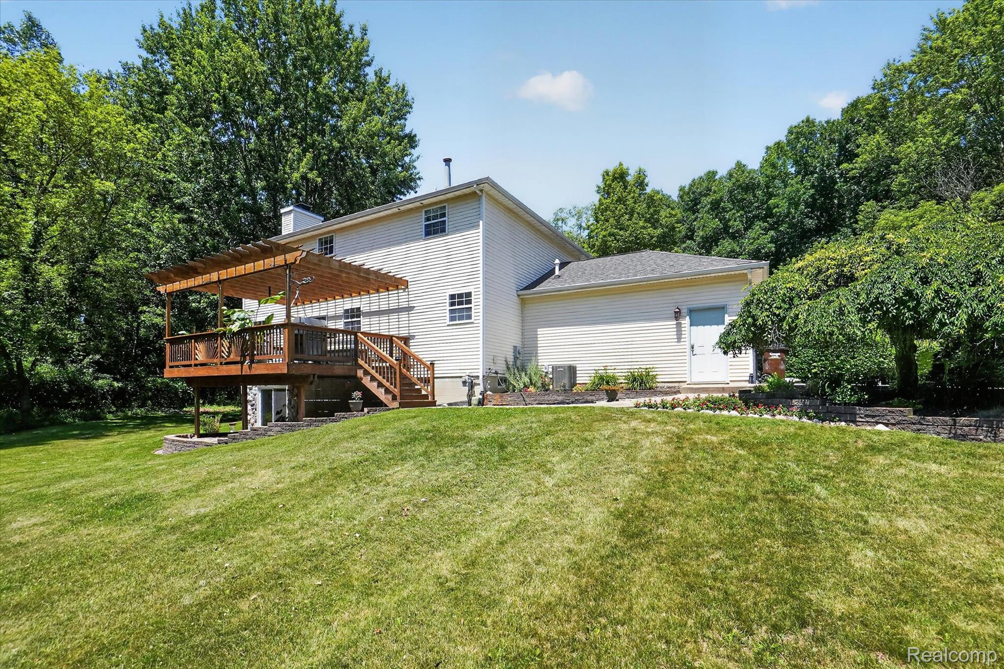 7071 W Grand River Road