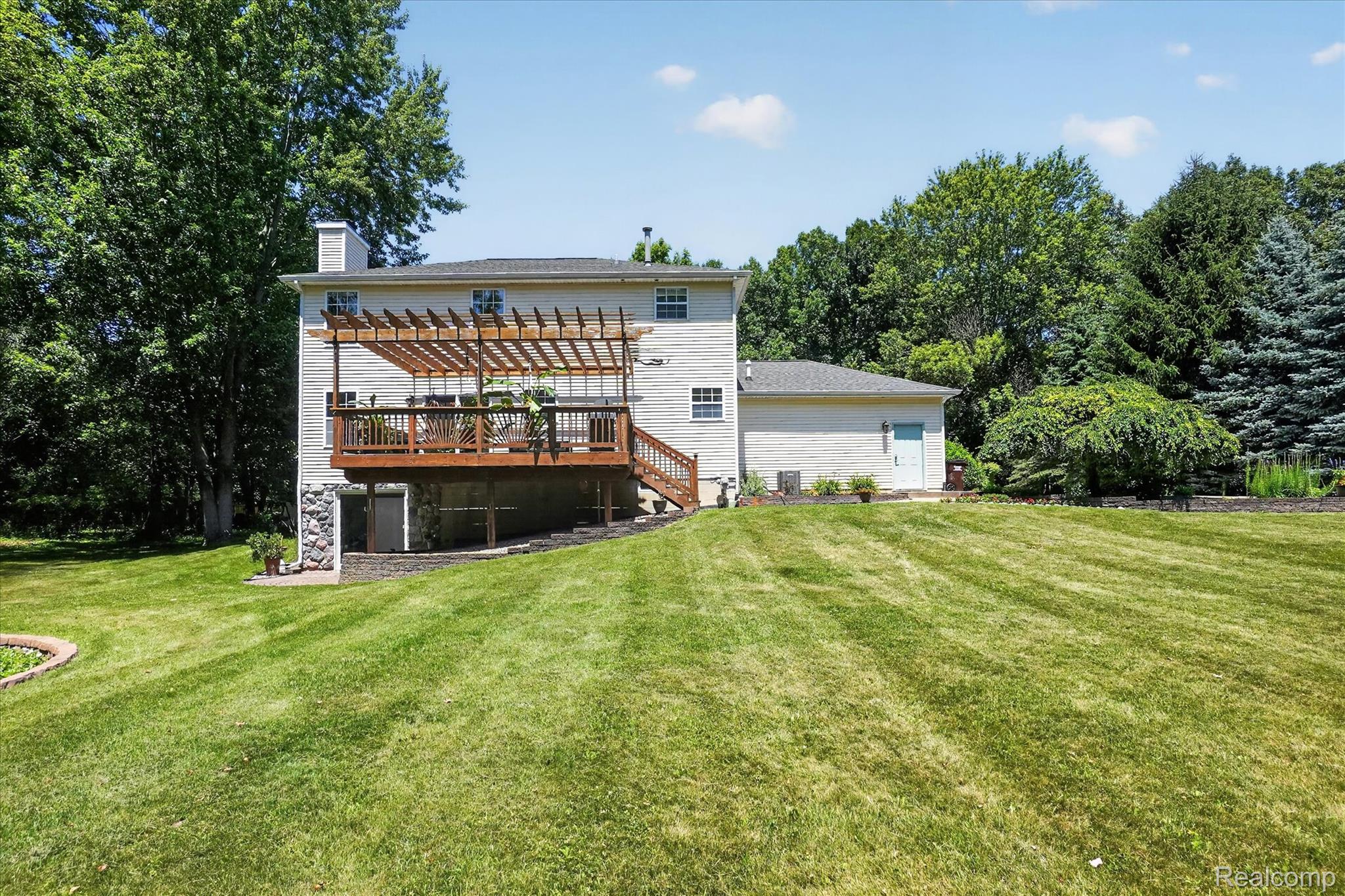 7071 W Grand River Road