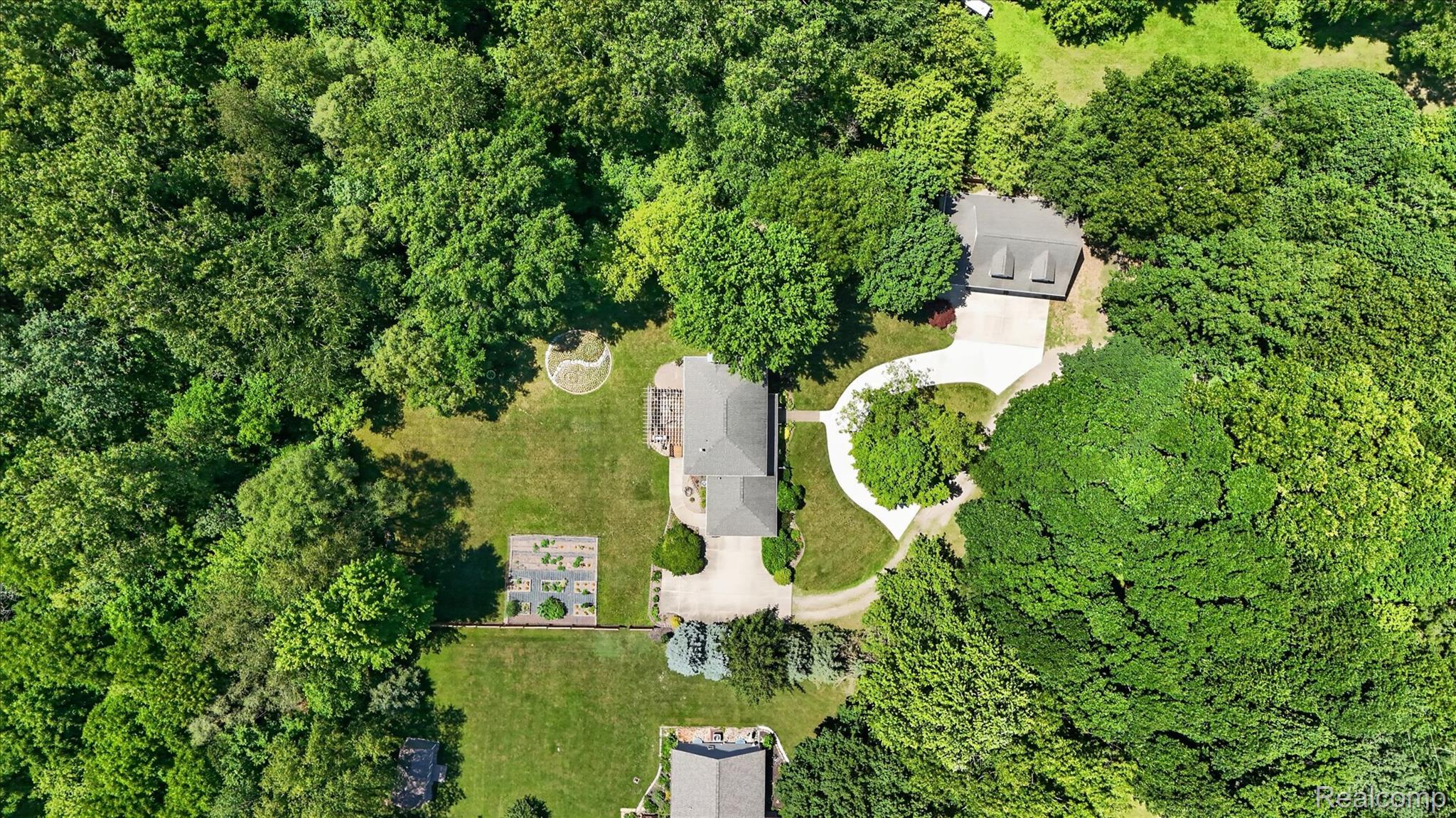 7071 W Grand River Road
