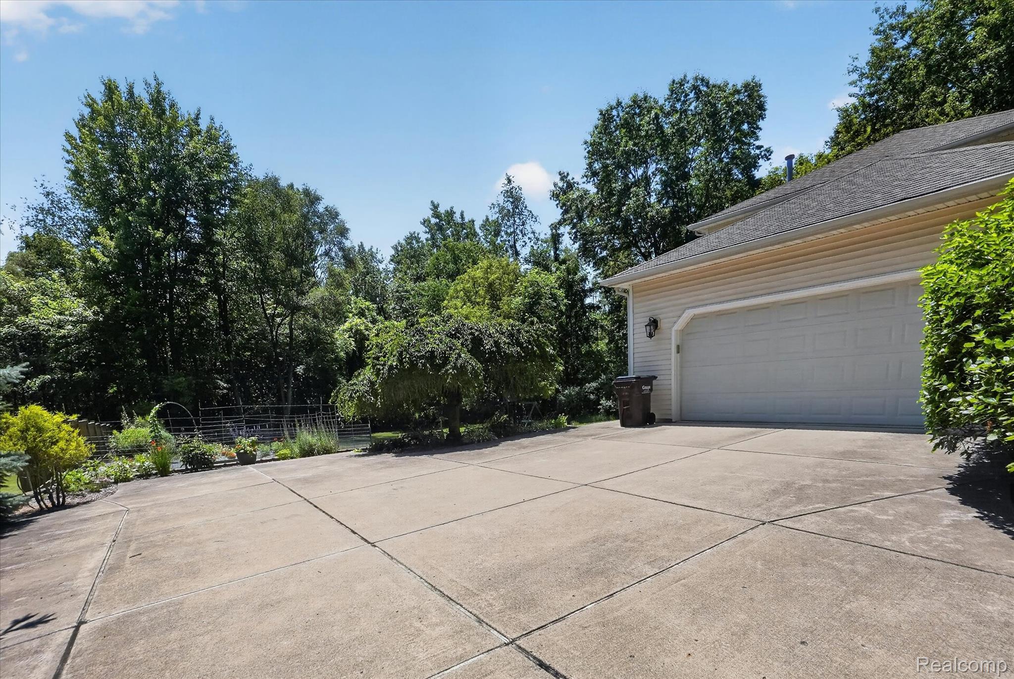 7071 W Grand River Road