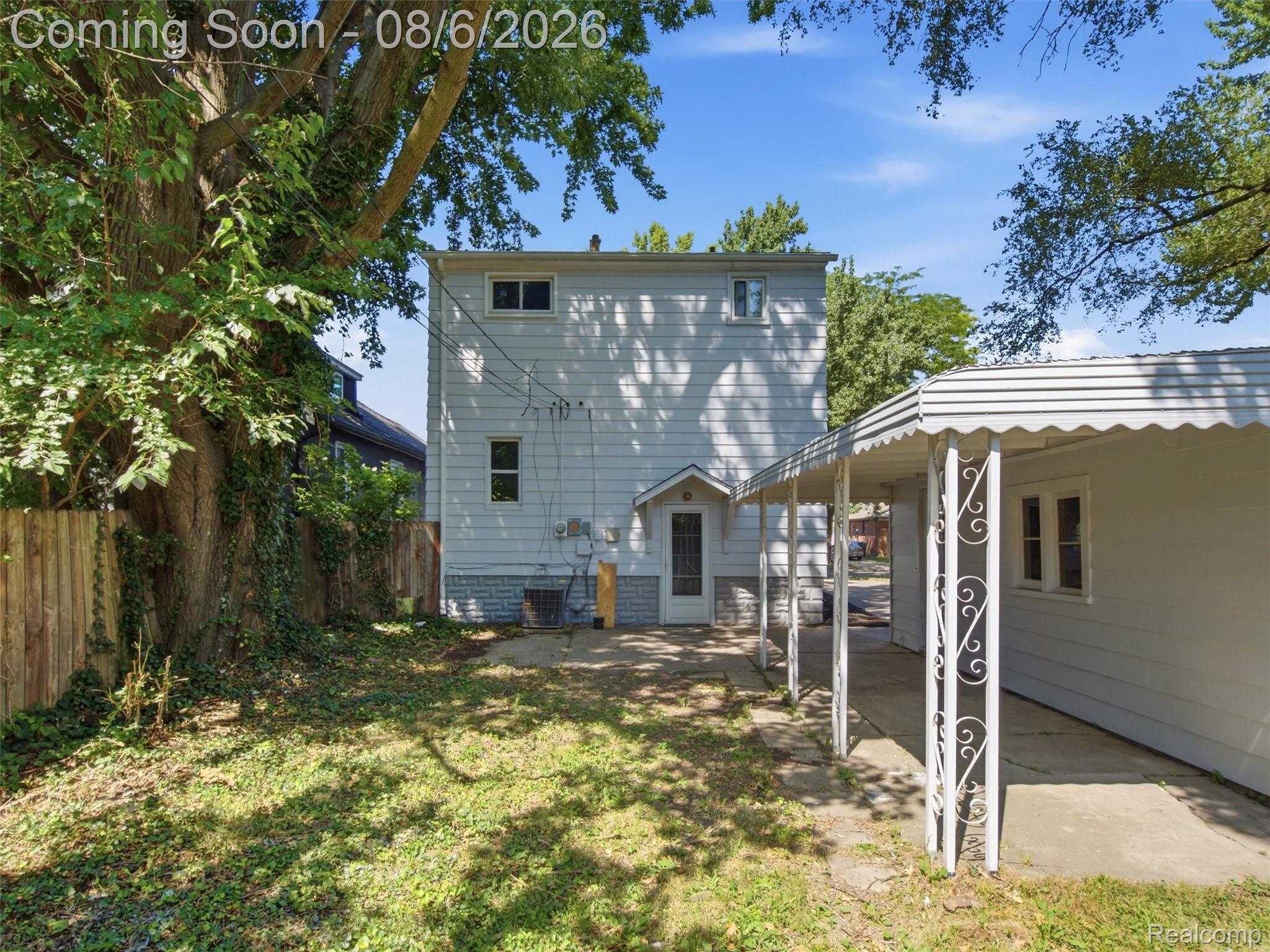 1063 Mayflower Avenue