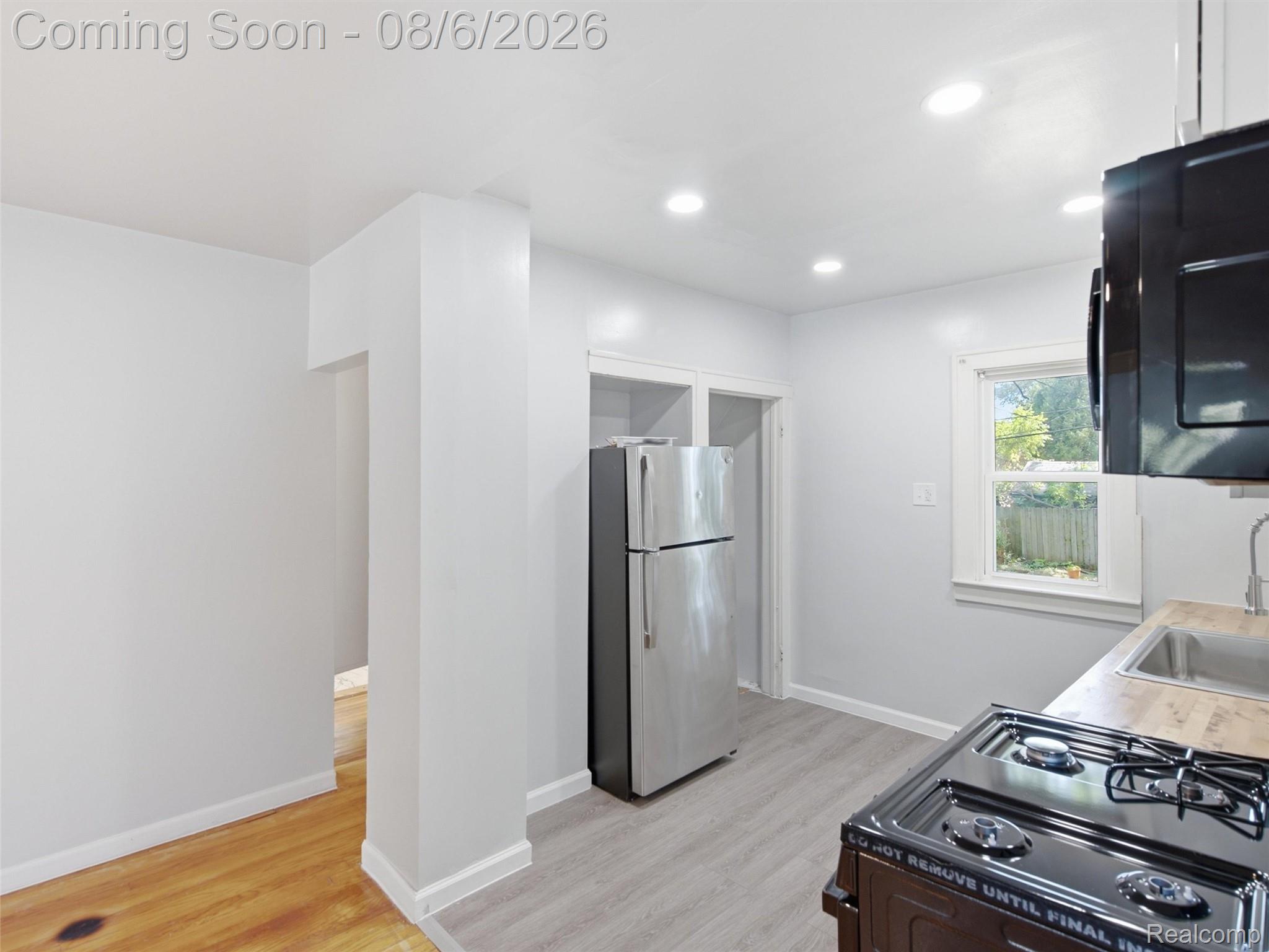 1063 Mayflower Avenue