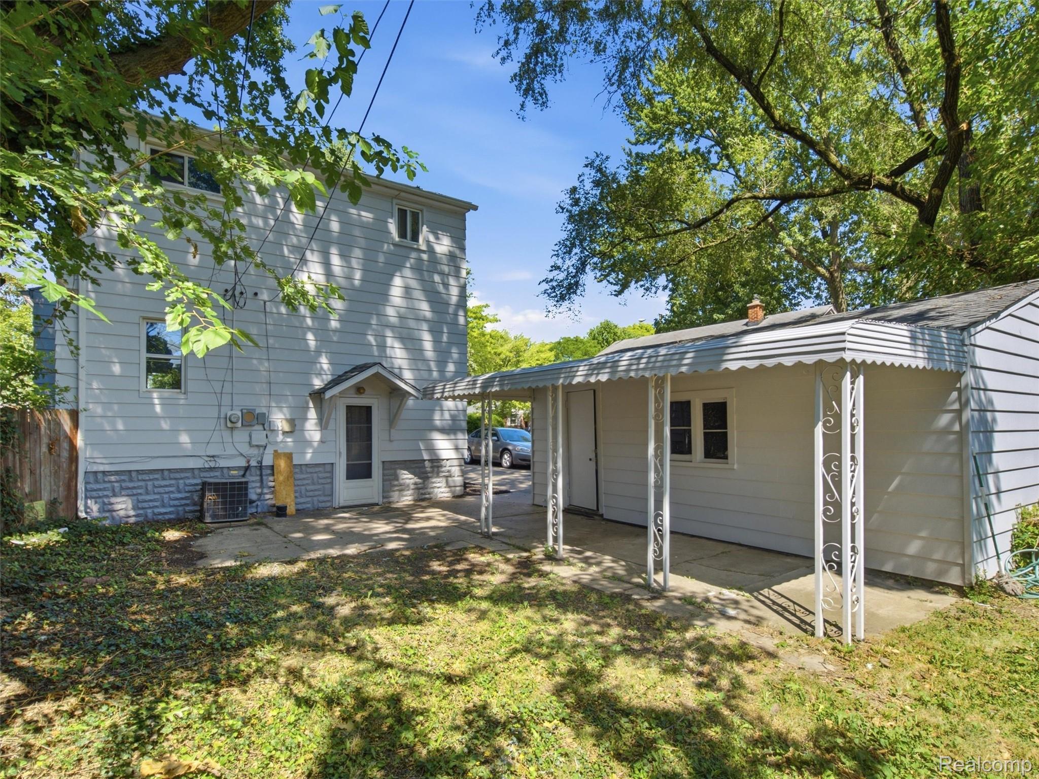 1063 Mayflower Avenue
