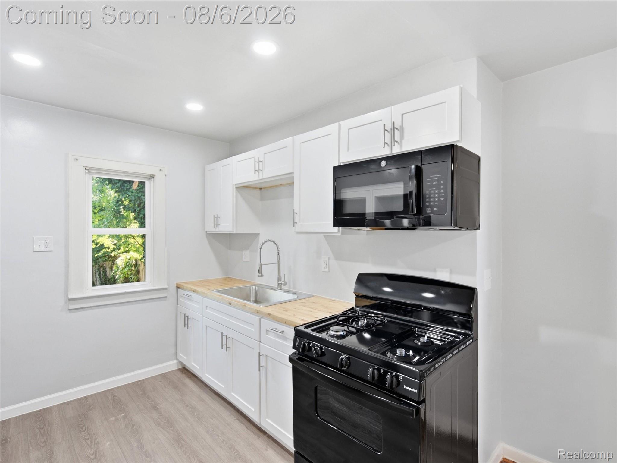1063 Mayflower Avenue