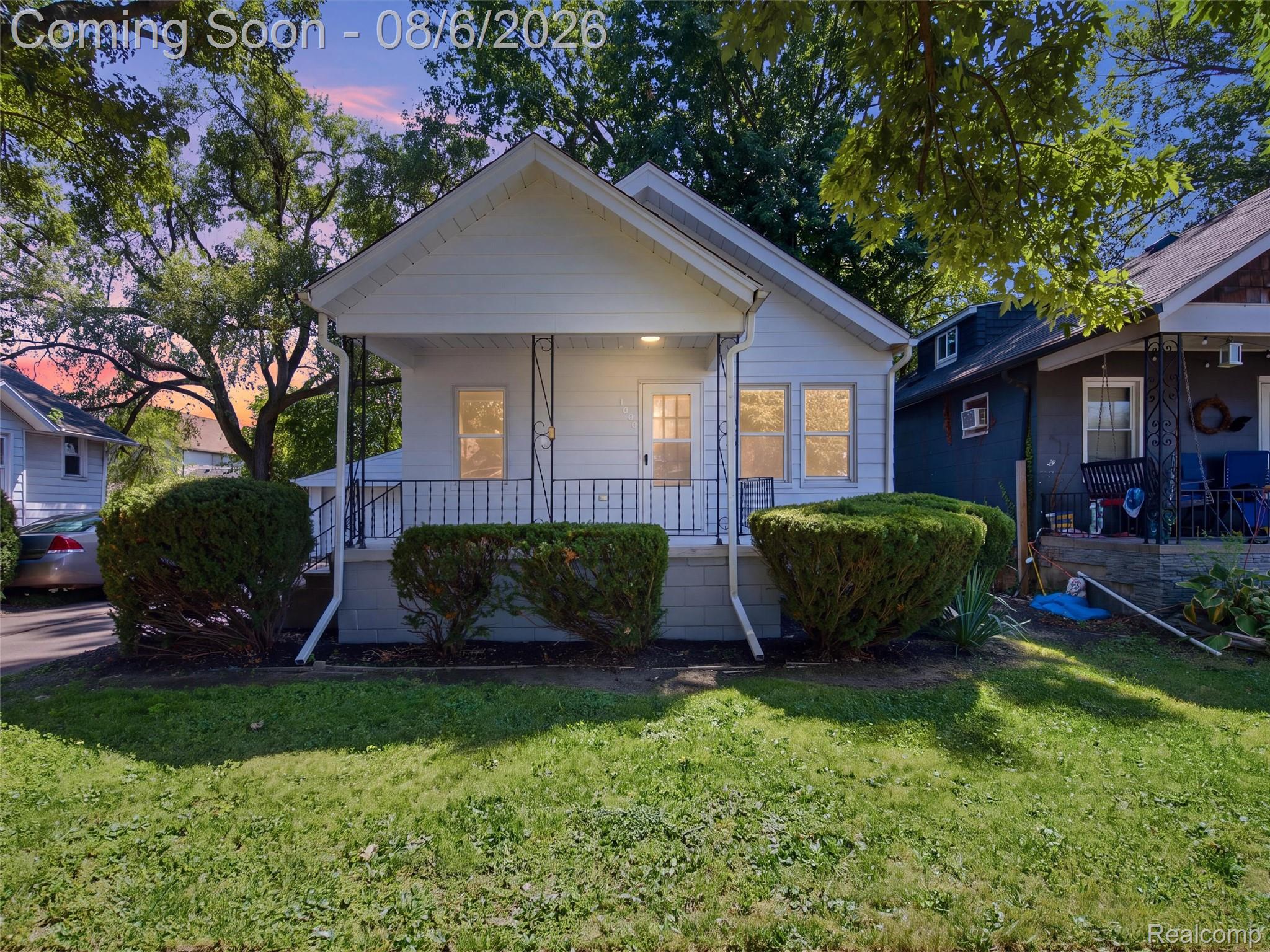 1063 Mayflower Avenue