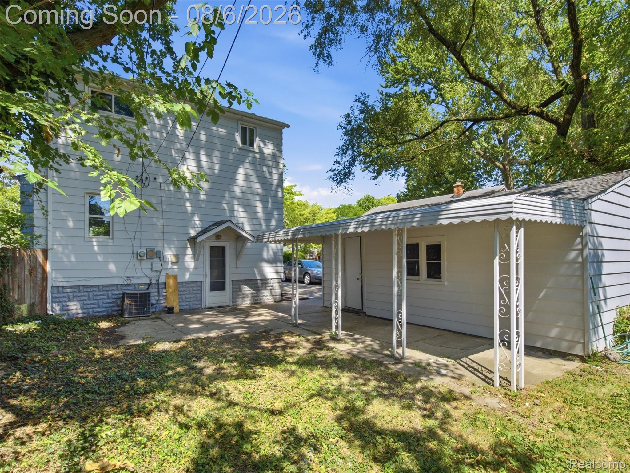 1063 Mayflower Avenue