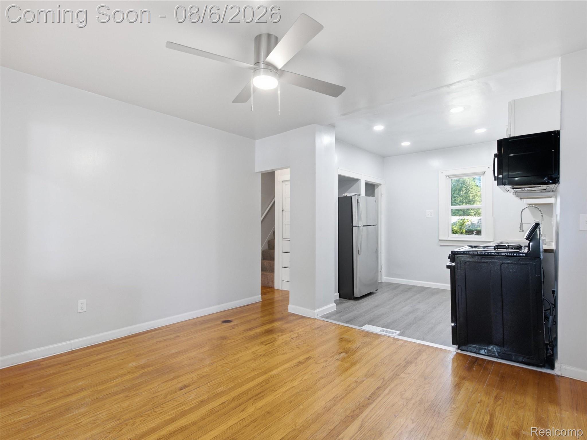1063 Mayflower Avenue